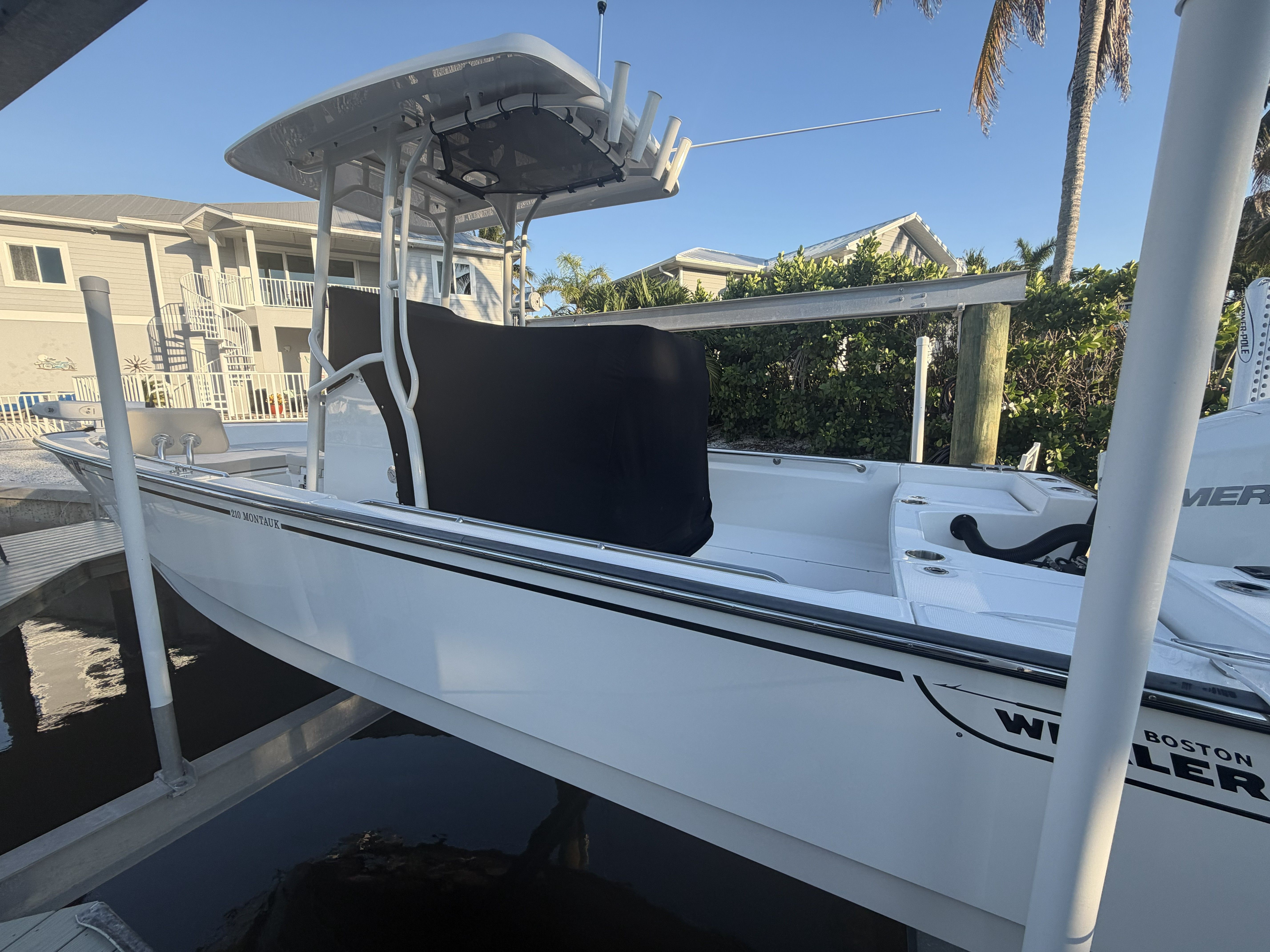 2024 Boston Whaler 210 MONTAUK Image Thumbnail #8