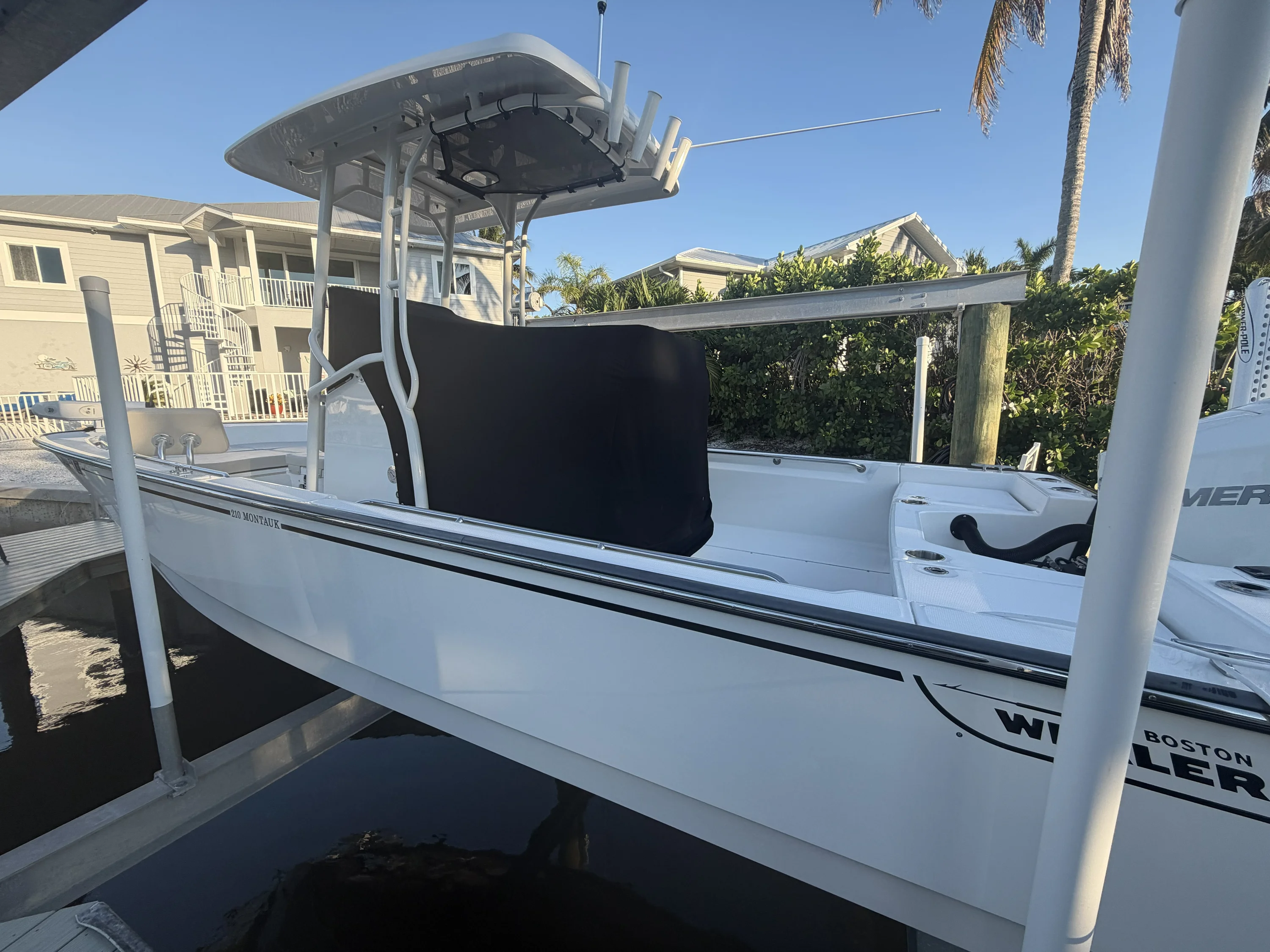 2024 Boston Whaler 210 MONTAUK Image Thumbnail #8