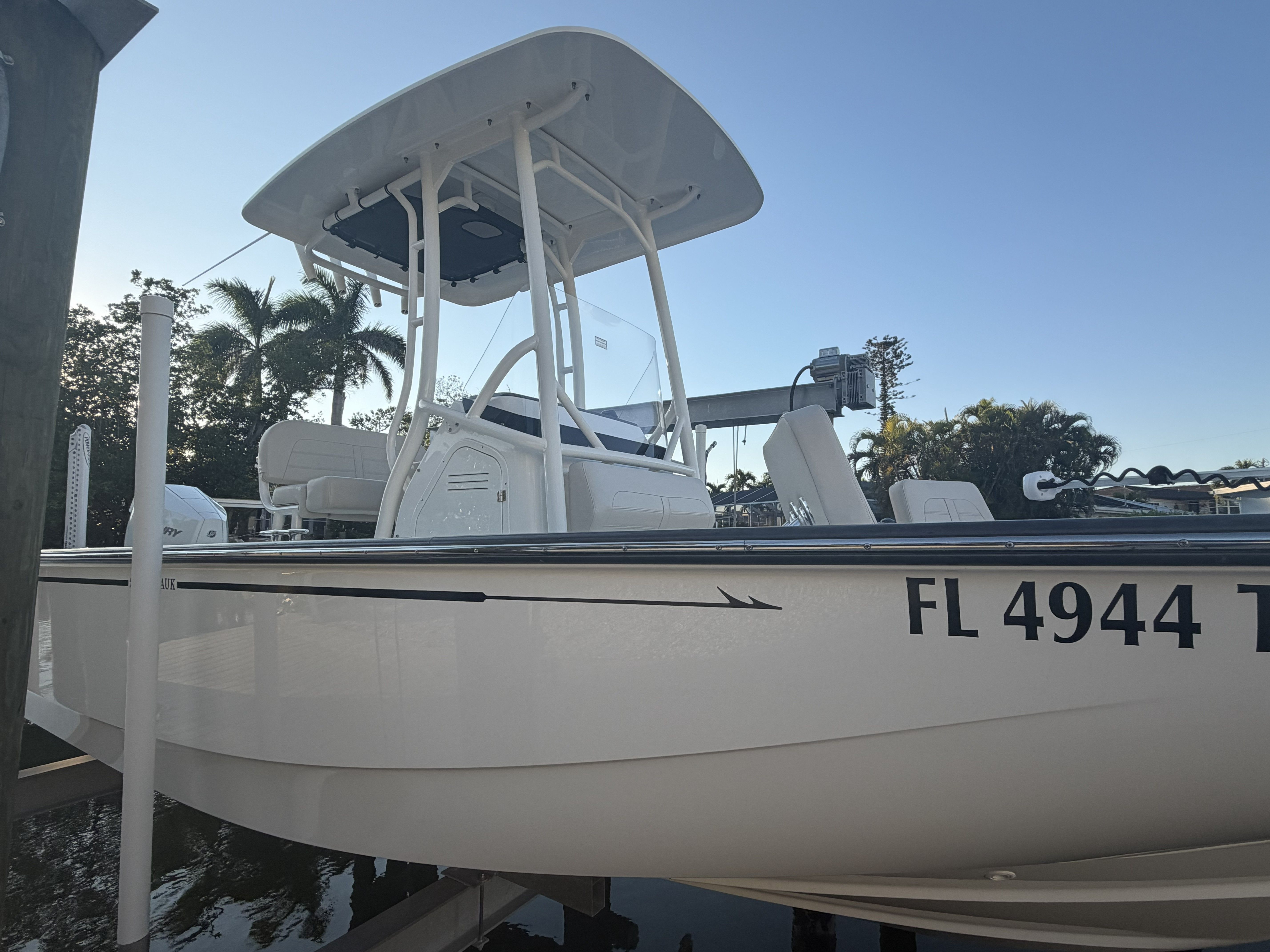 2024 Boston Whaler 210 MONTAUK Image Thumbnail #3