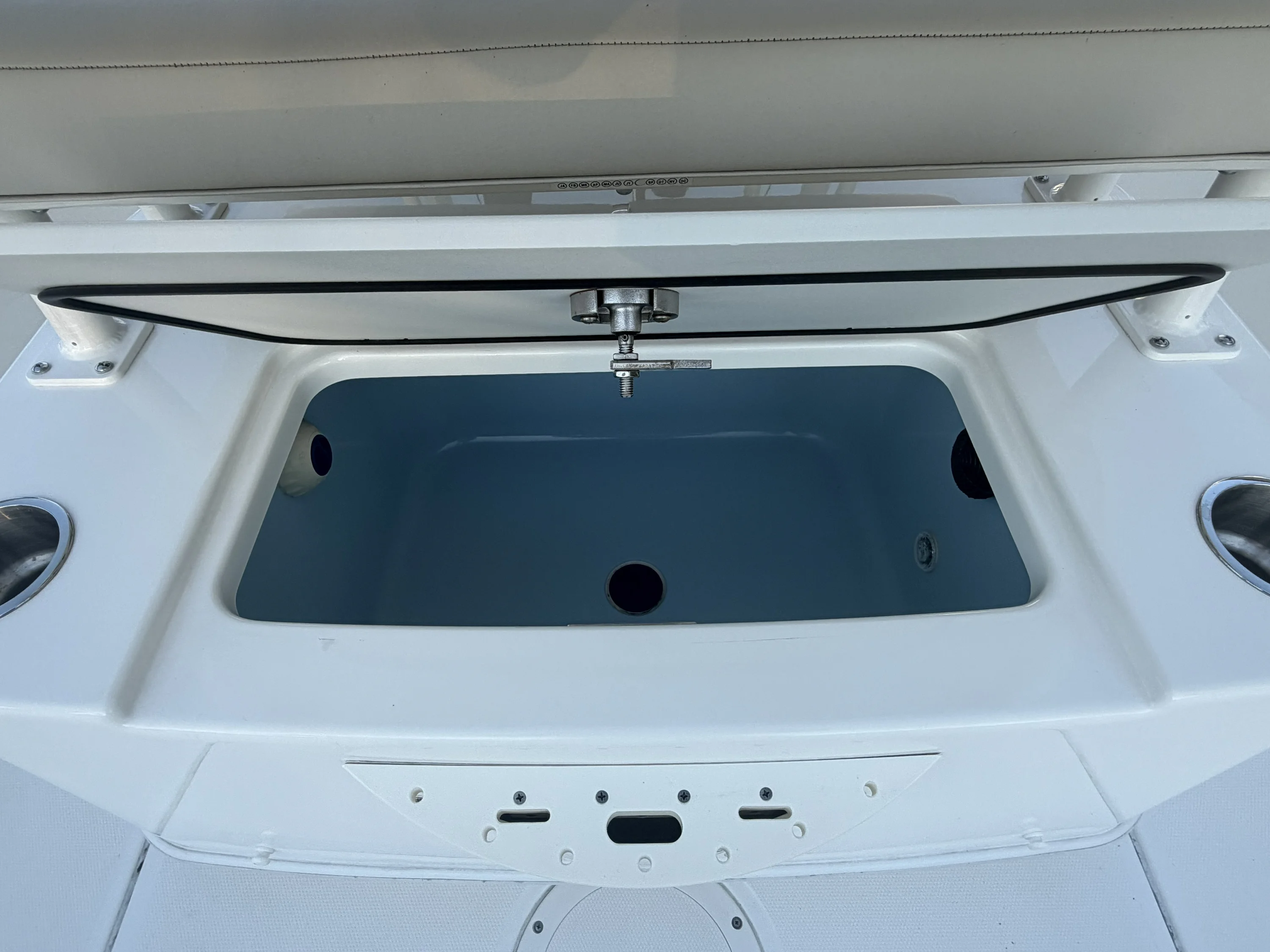 2024 Boston Whaler 210 MONTAUK Image Thumbnail #38