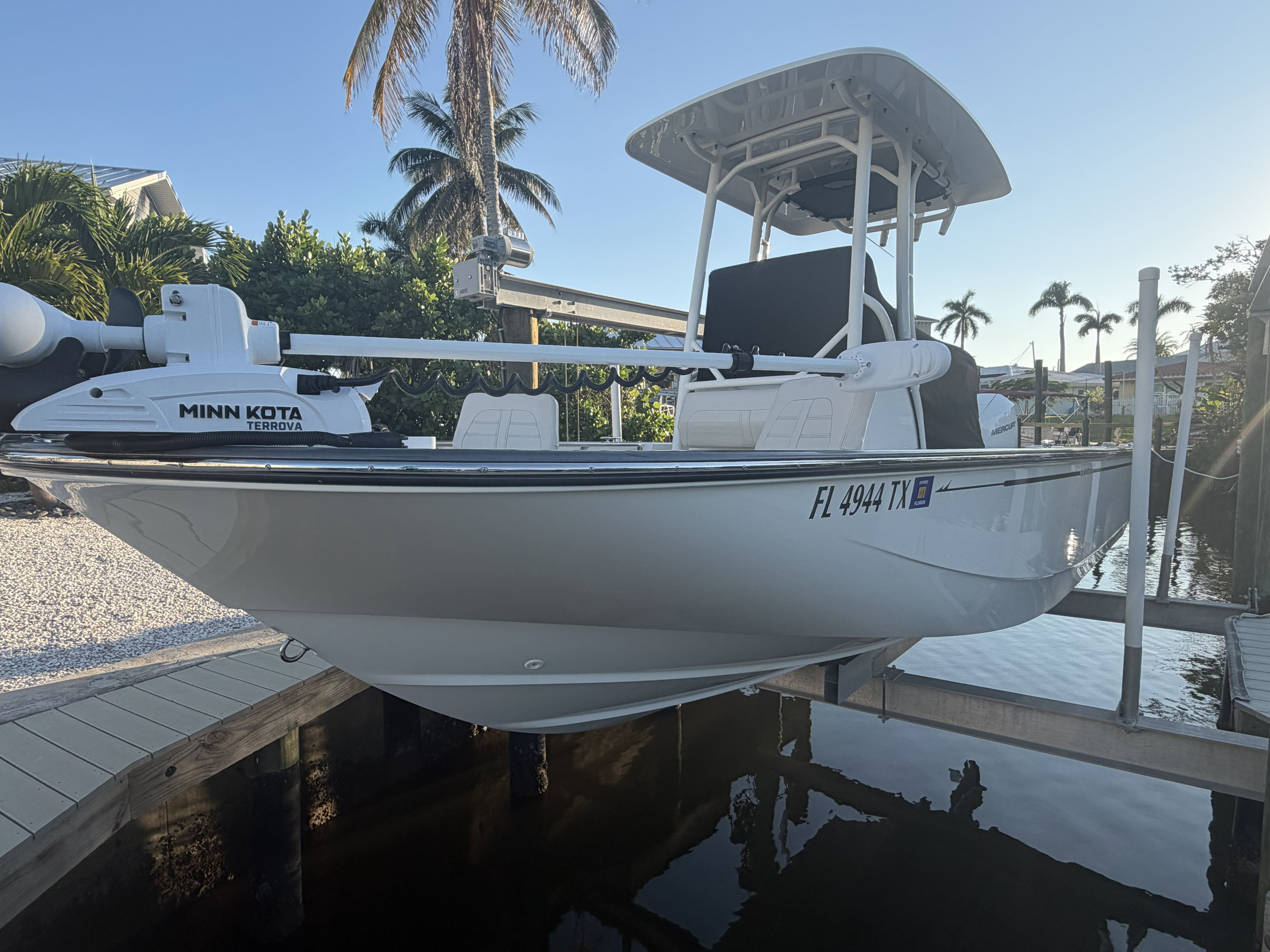 2024 Boston Whaler 210 MONTAUK Image Thumbnail #0