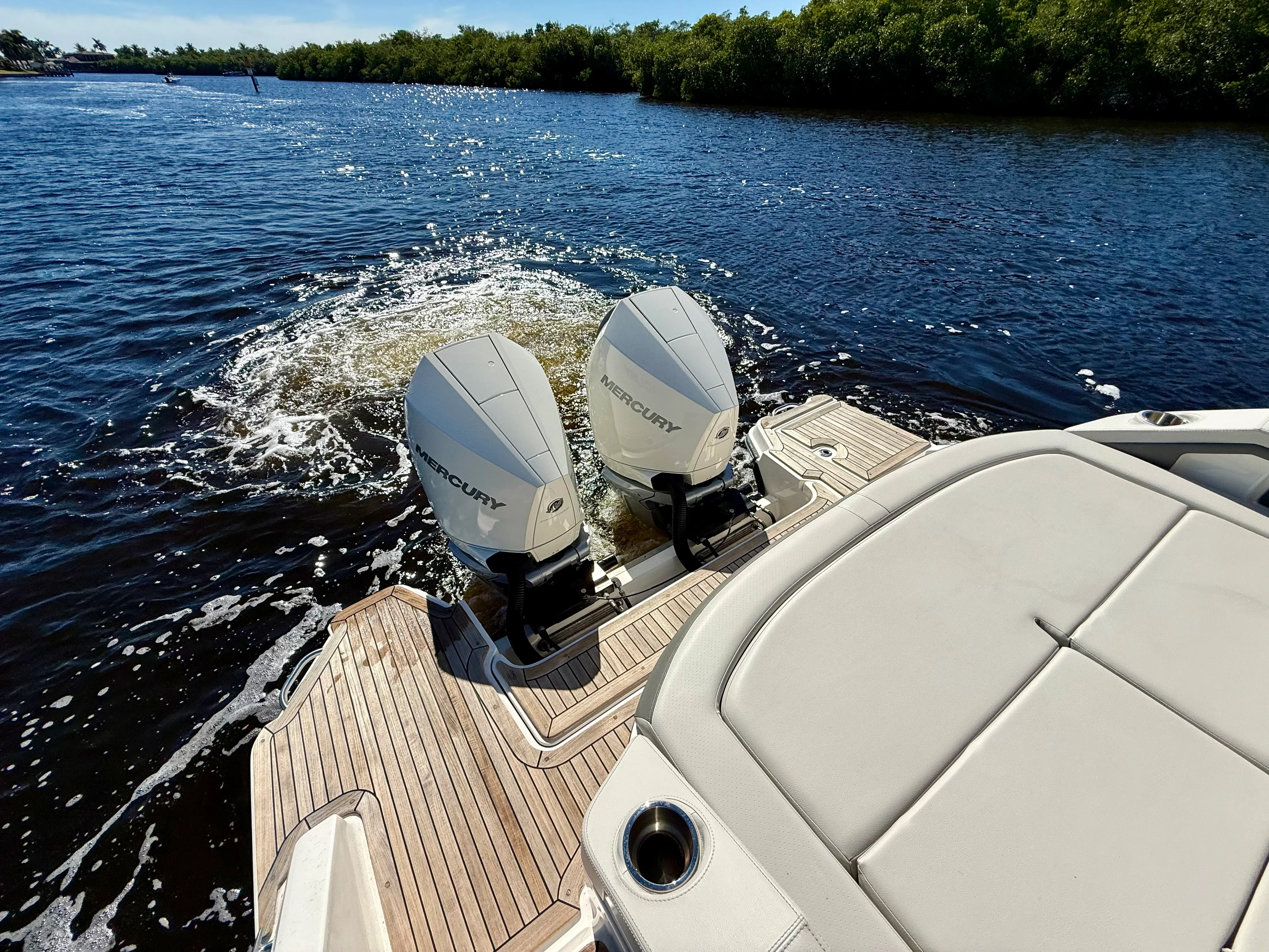 2022 Sea Ray 310 SLX-OB Image Thumbnail #11