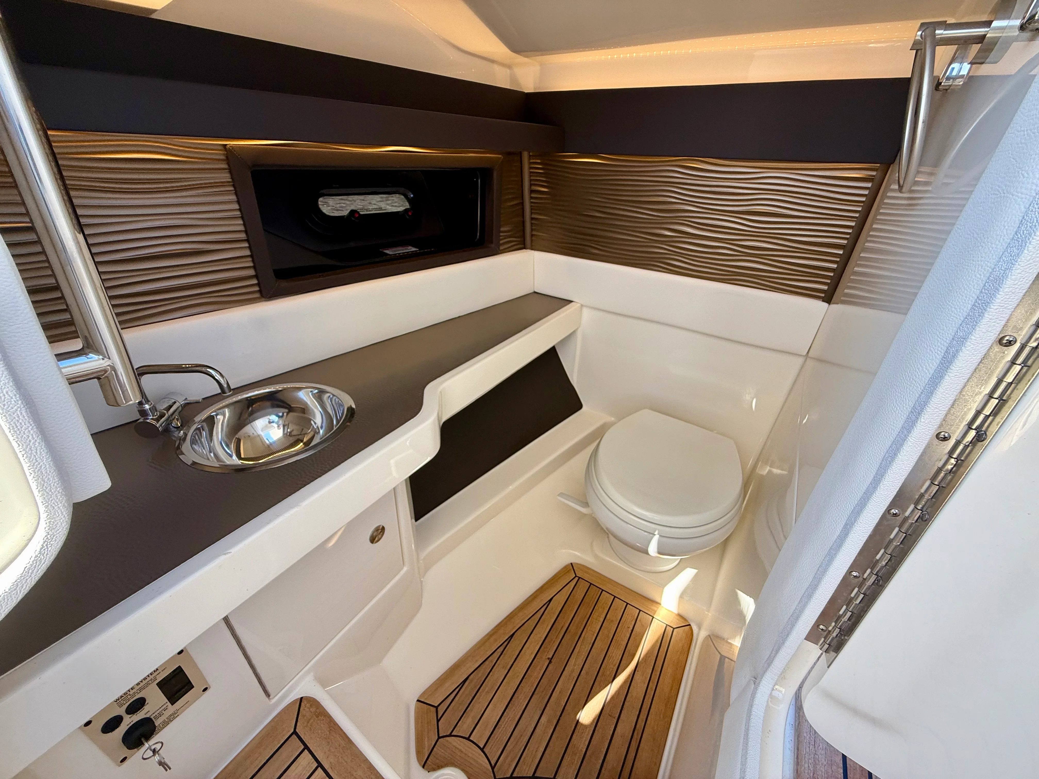 2022 Sea Ray 310 SLX-OB Image Thumbnail #33