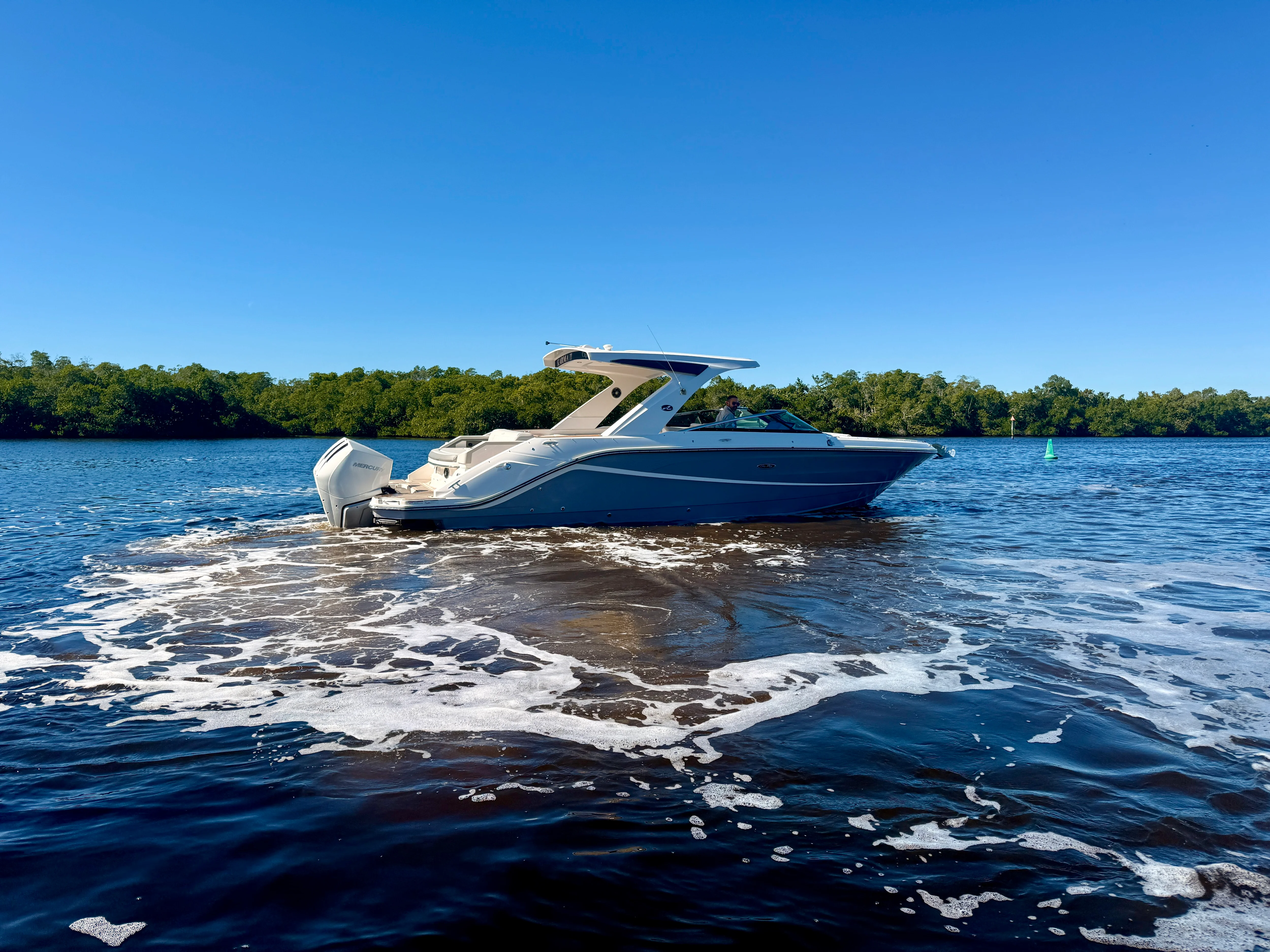 2022 Sea Ray 310 SLX-OB Image Thumbnail #4