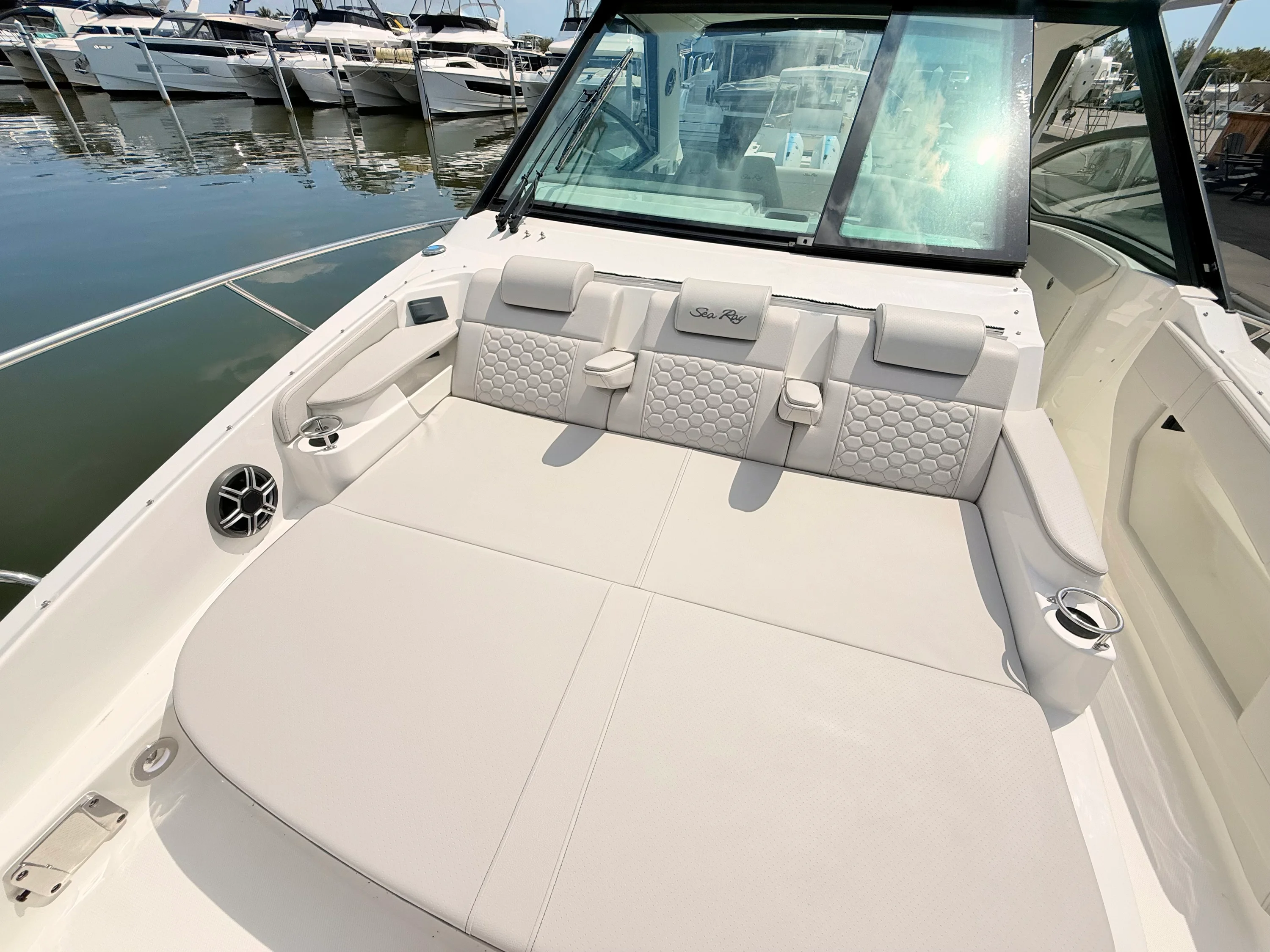 2026 Sea Ray Sundancer 320 Outboard Image Thumbnail #61