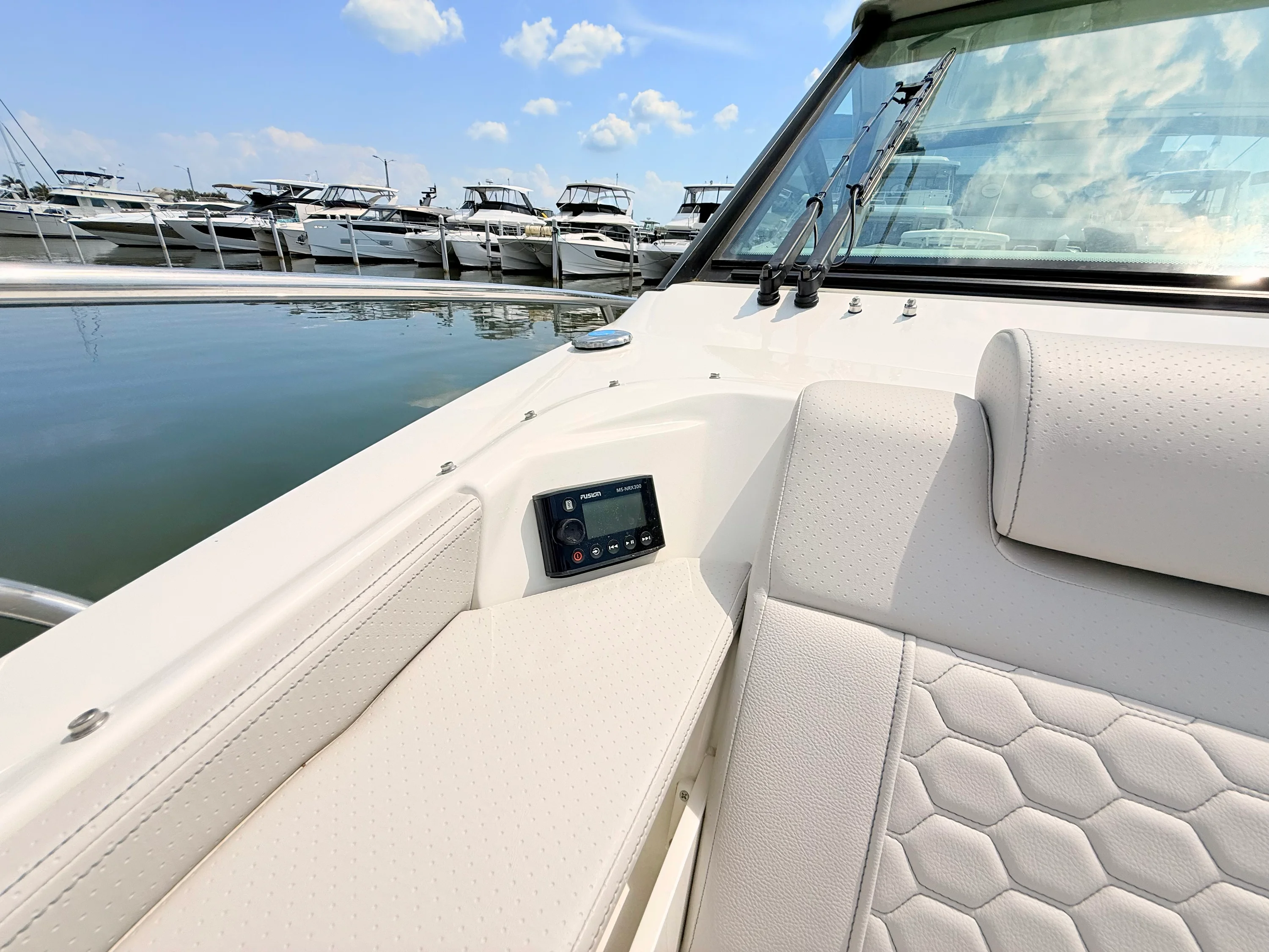 2026 Sea Ray Sundancer 320 Outboard Image Thumbnail #64