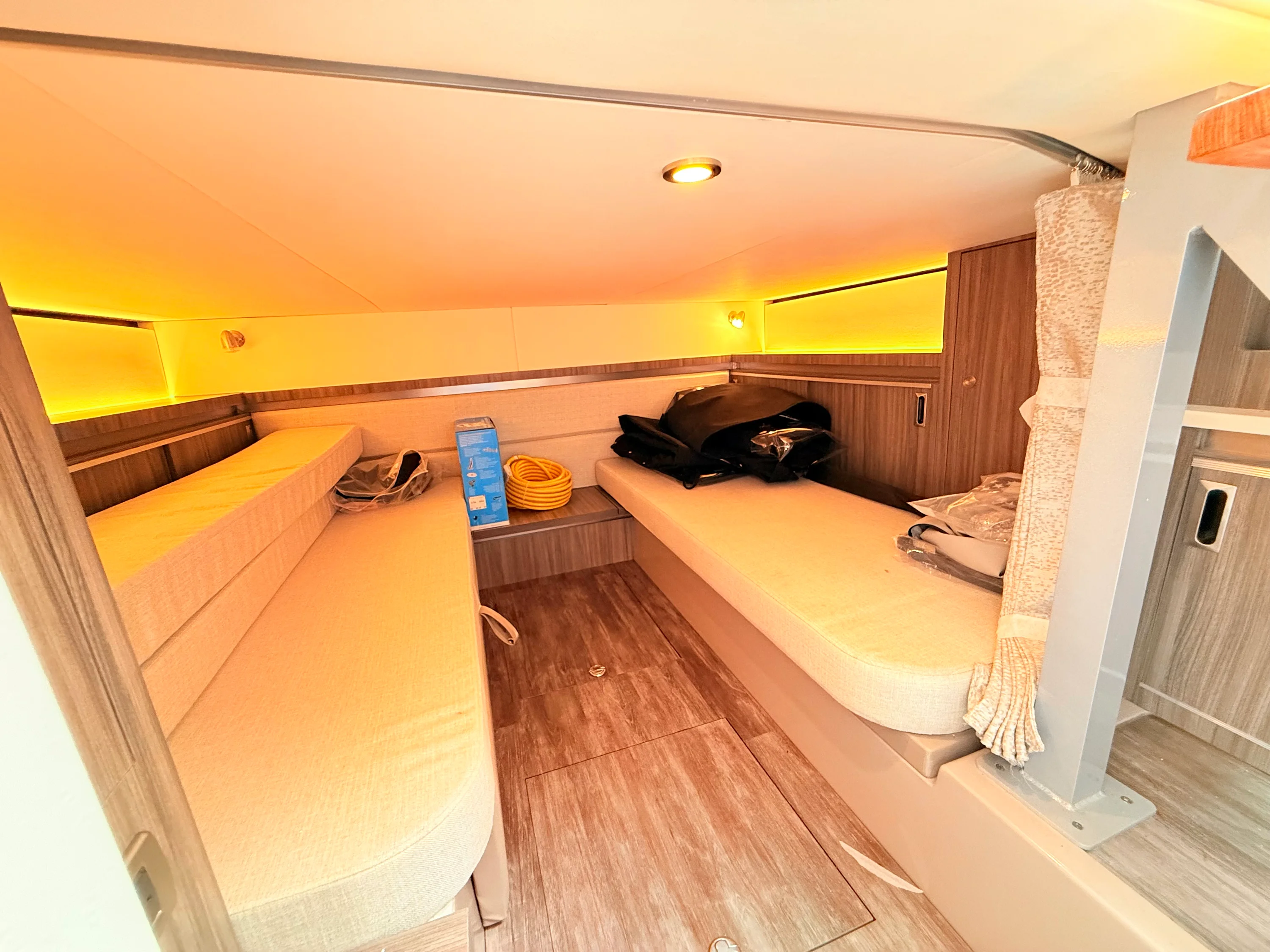 2026 Sea Ray Sundancer 320 Outboard Image Thumbnail #78