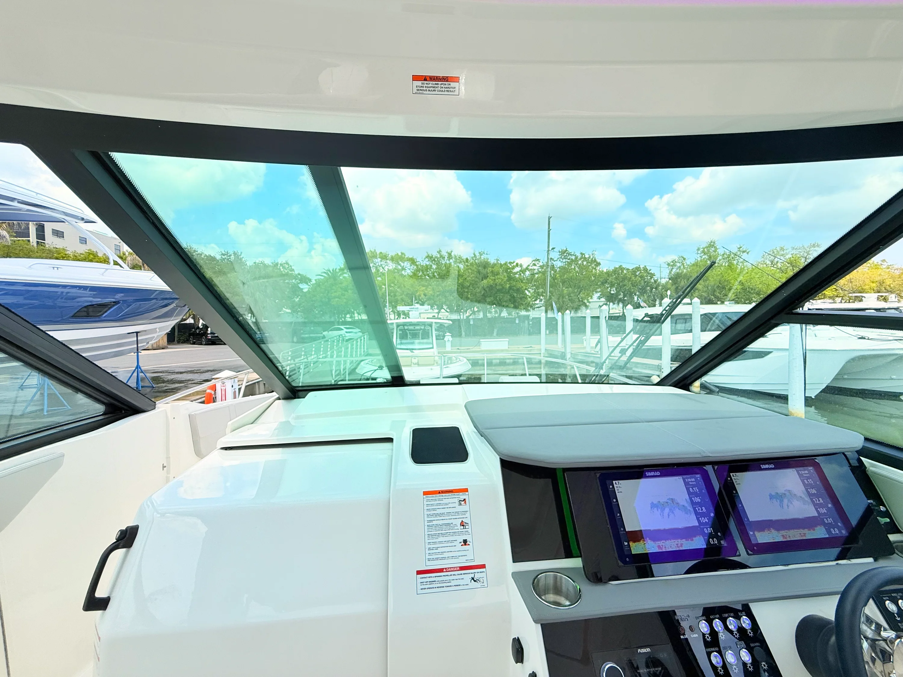 2026 Sea Ray Sundancer 320 Outboard Image Thumbnail #52