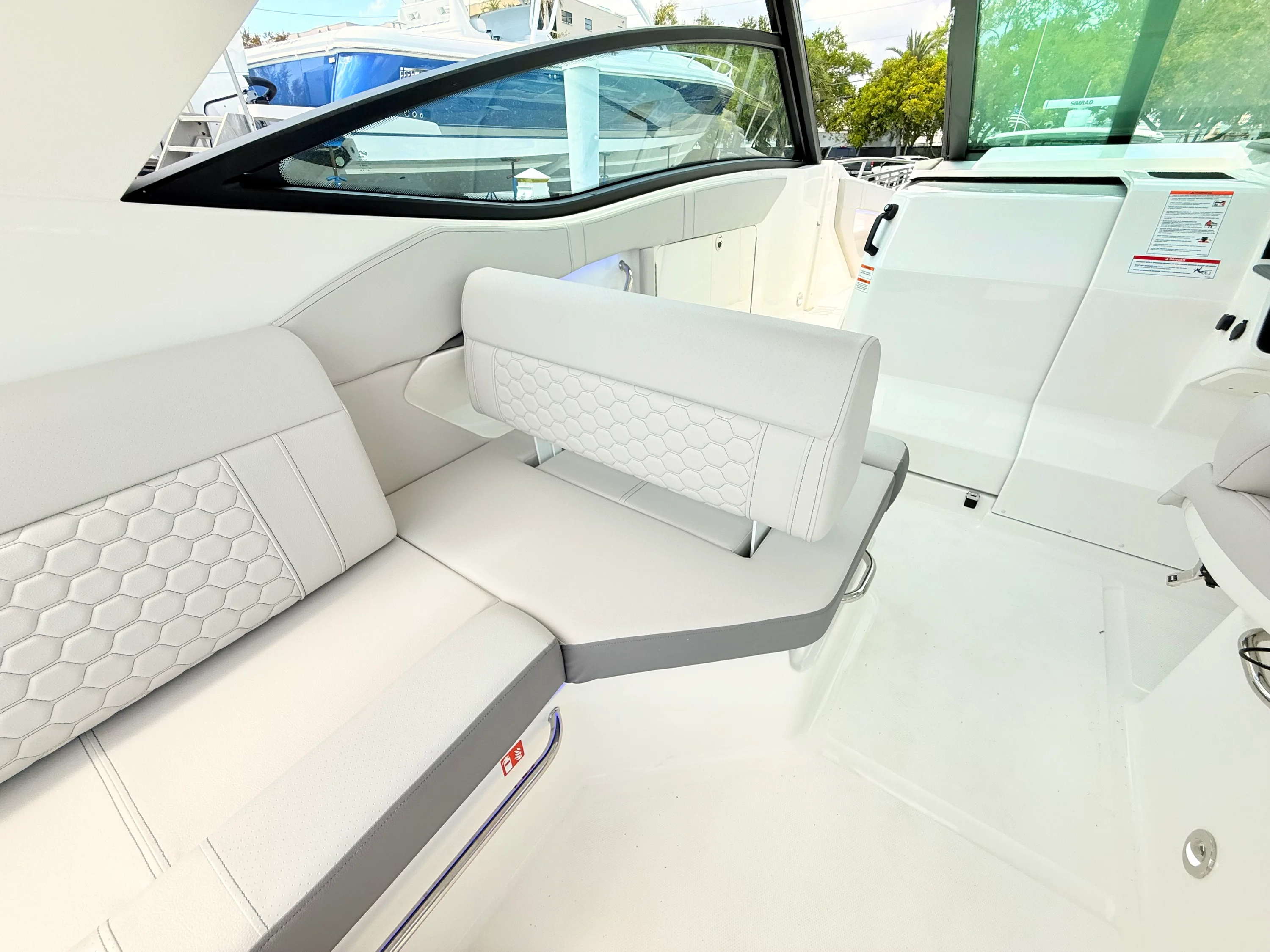 2026 Sea Ray Sundancer 320 Outboard Image Thumbnail #41