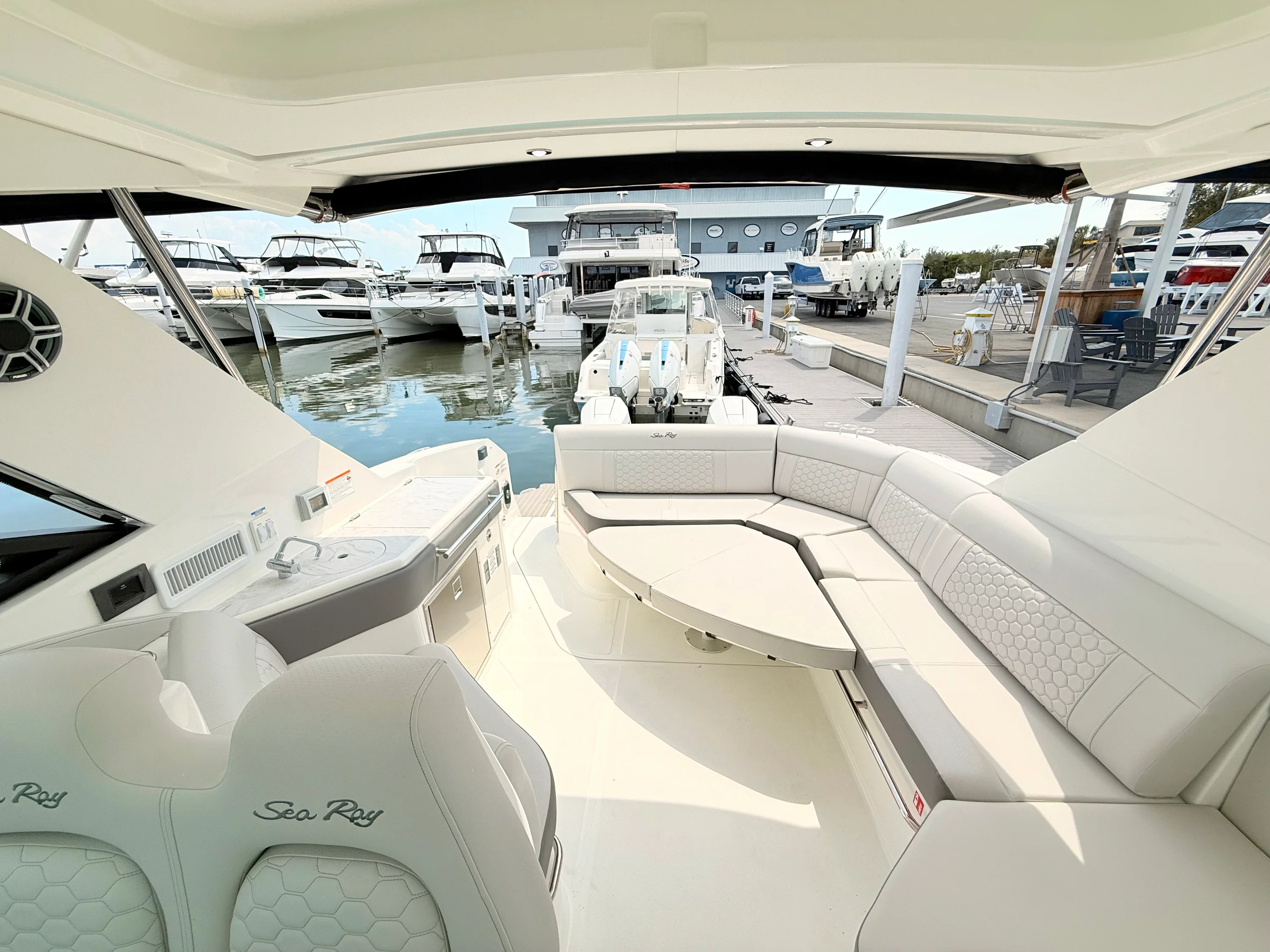 2026 Sea Ray Sundancer 320 Outboard Image Thumbnail #53