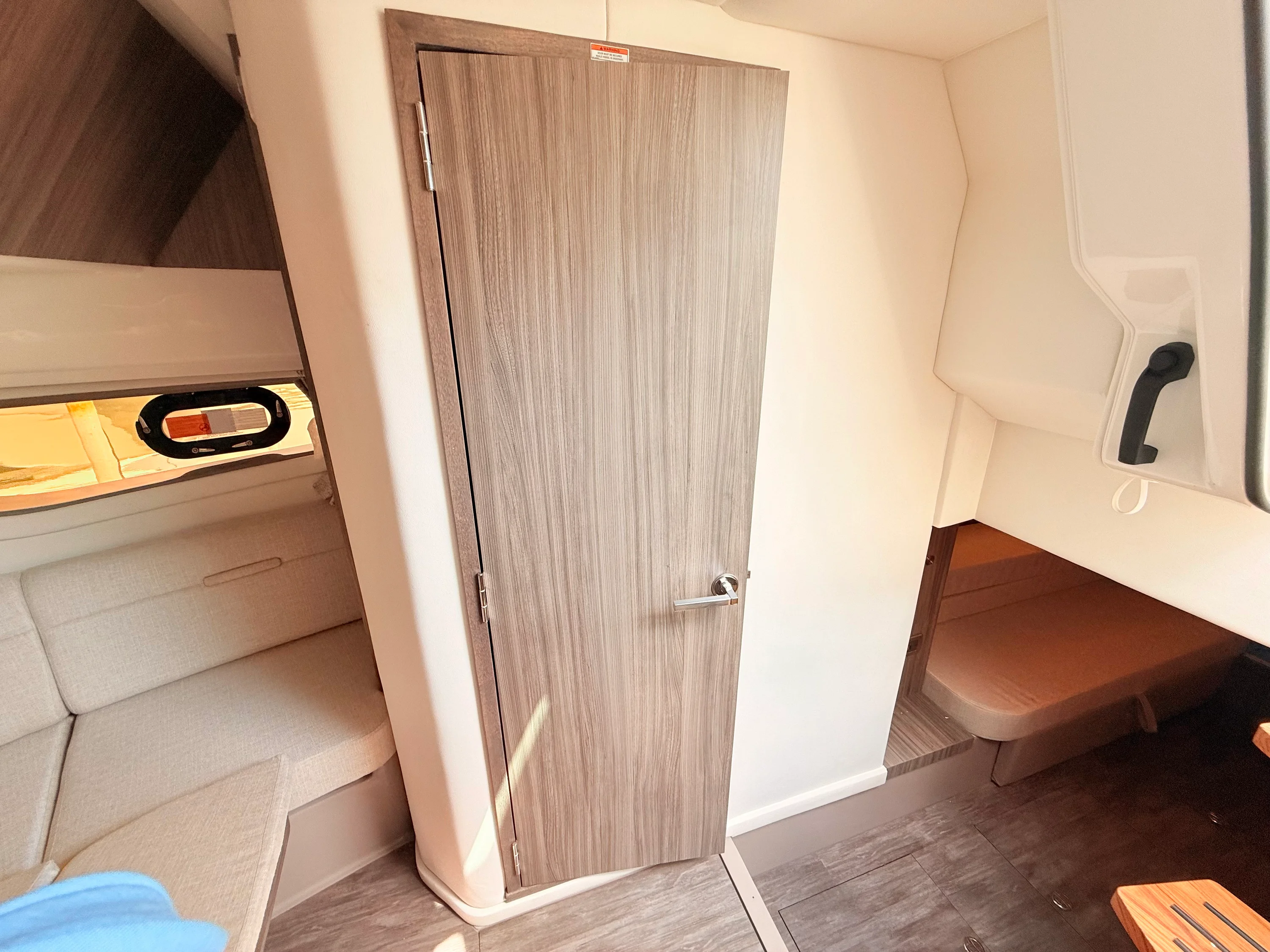 2026 Sea Ray Sundancer 320 Outboard Image Thumbnail #73