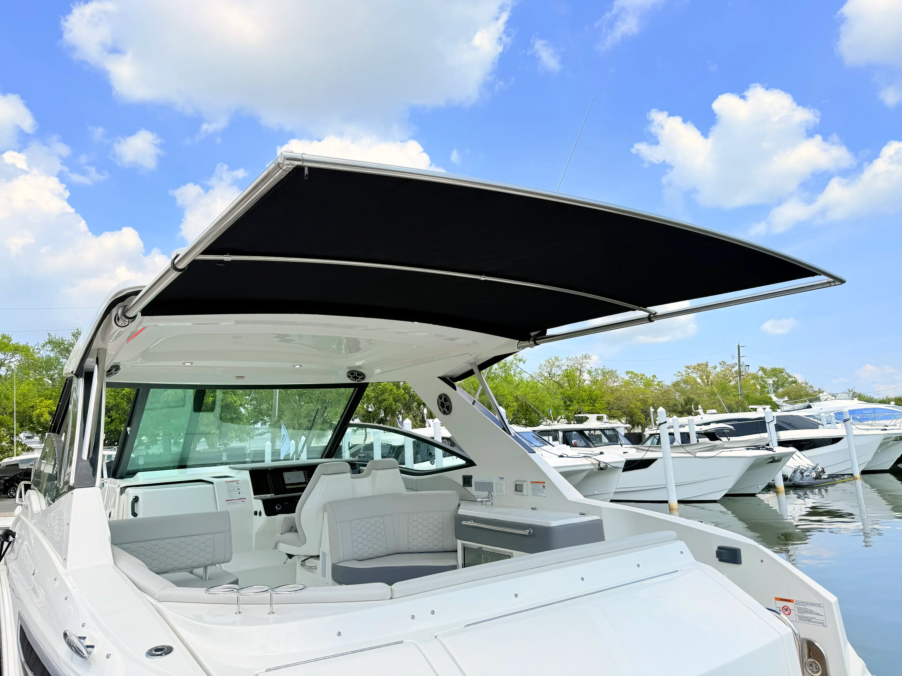 2026 Sea Ray Sundancer 320 Outboard Image Thumbnail #38