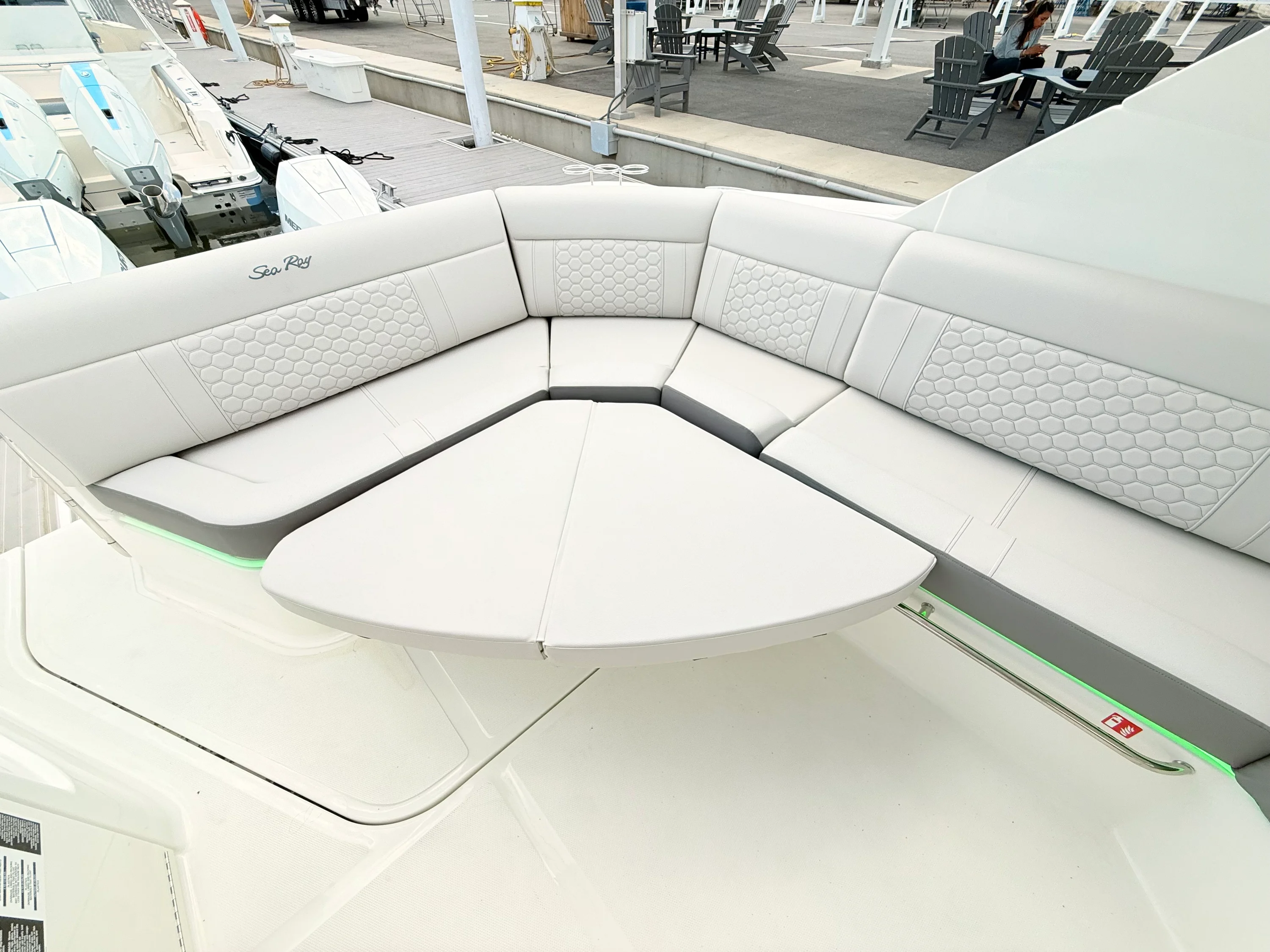 2026 Sea Ray Sundancer 320 Outboard Image Thumbnail #32