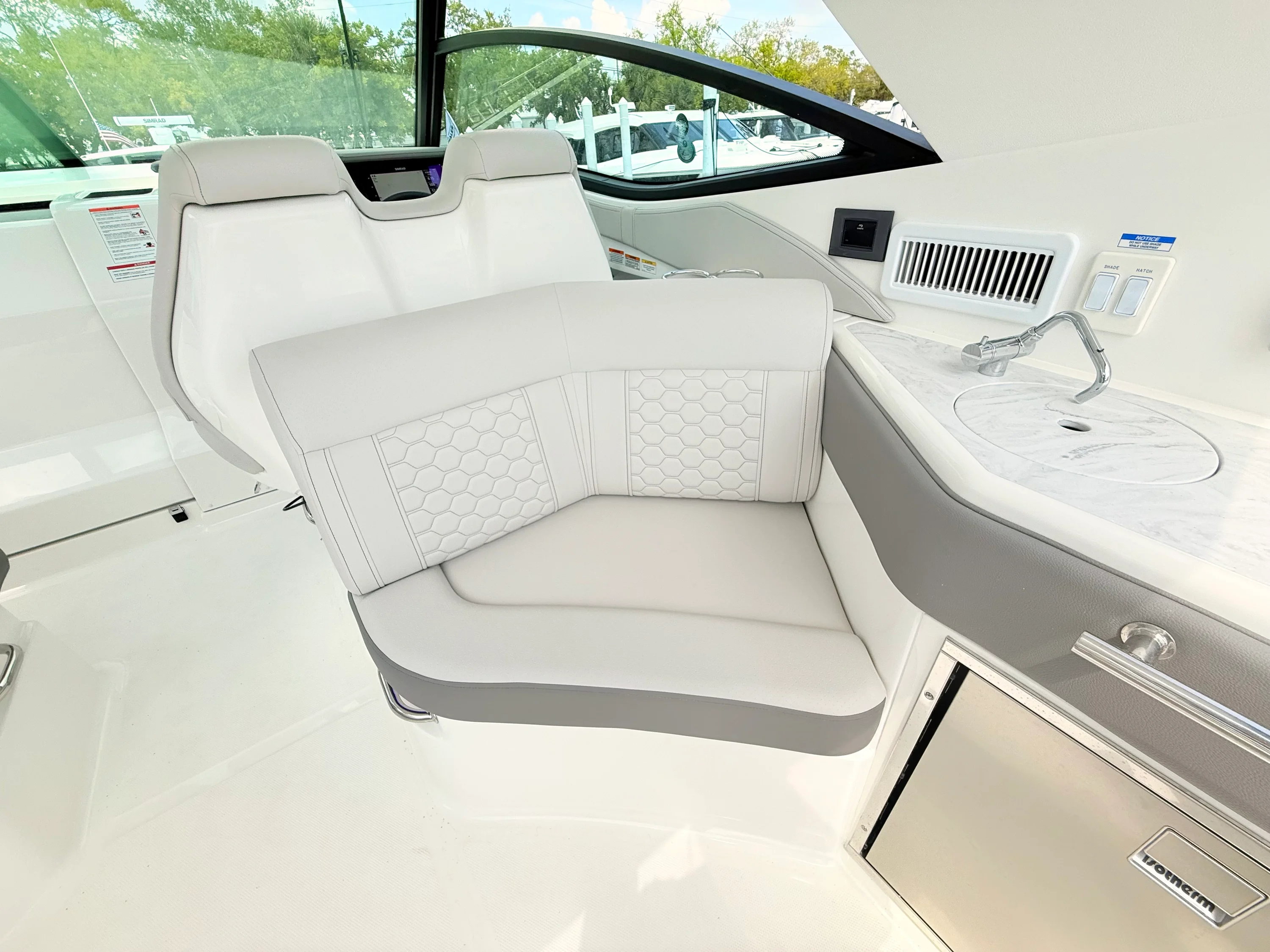 2026 Sea Ray Sundancer 320 Outboard Image Thumbnail #40