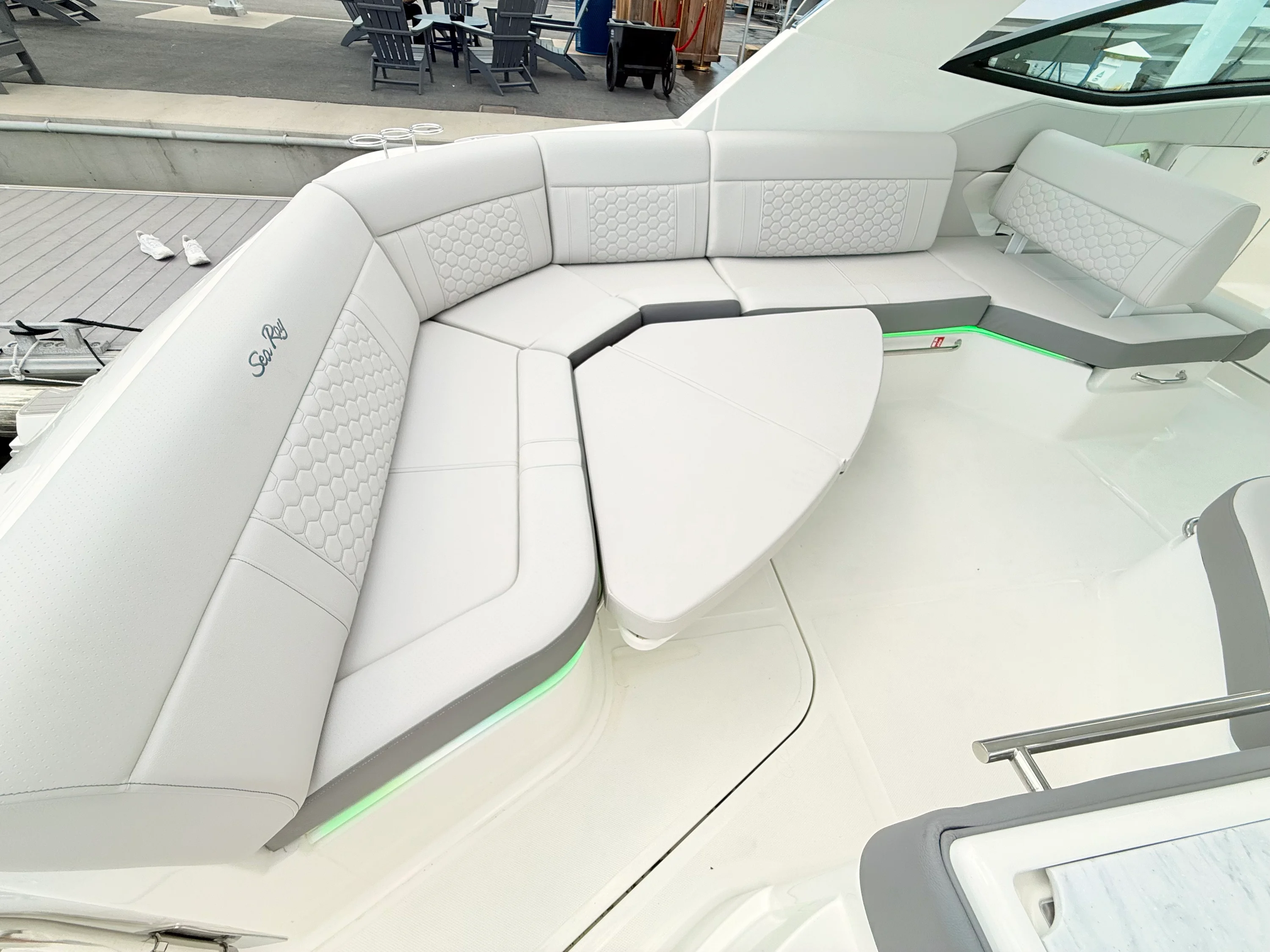 2026 Sea Ray Sundancer 320 Outboard Image Thumbnail #31