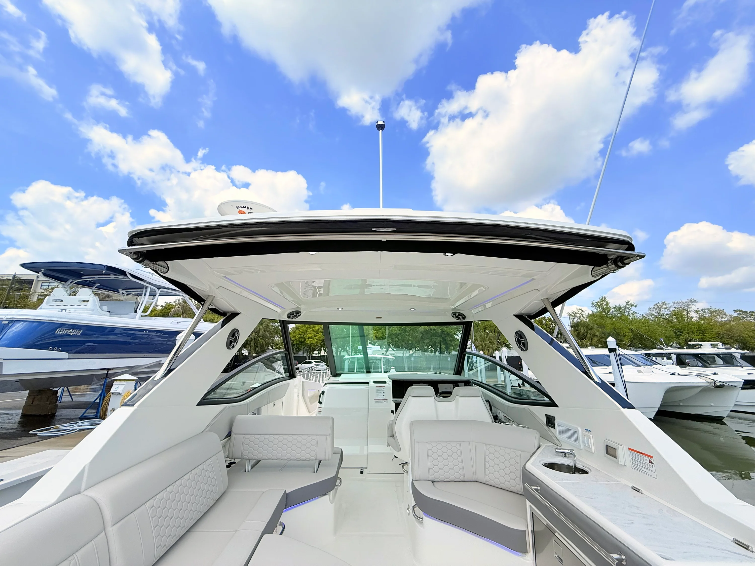 2026 Sea Ray Sundancer 320 Outboard Image Thumbnail #37