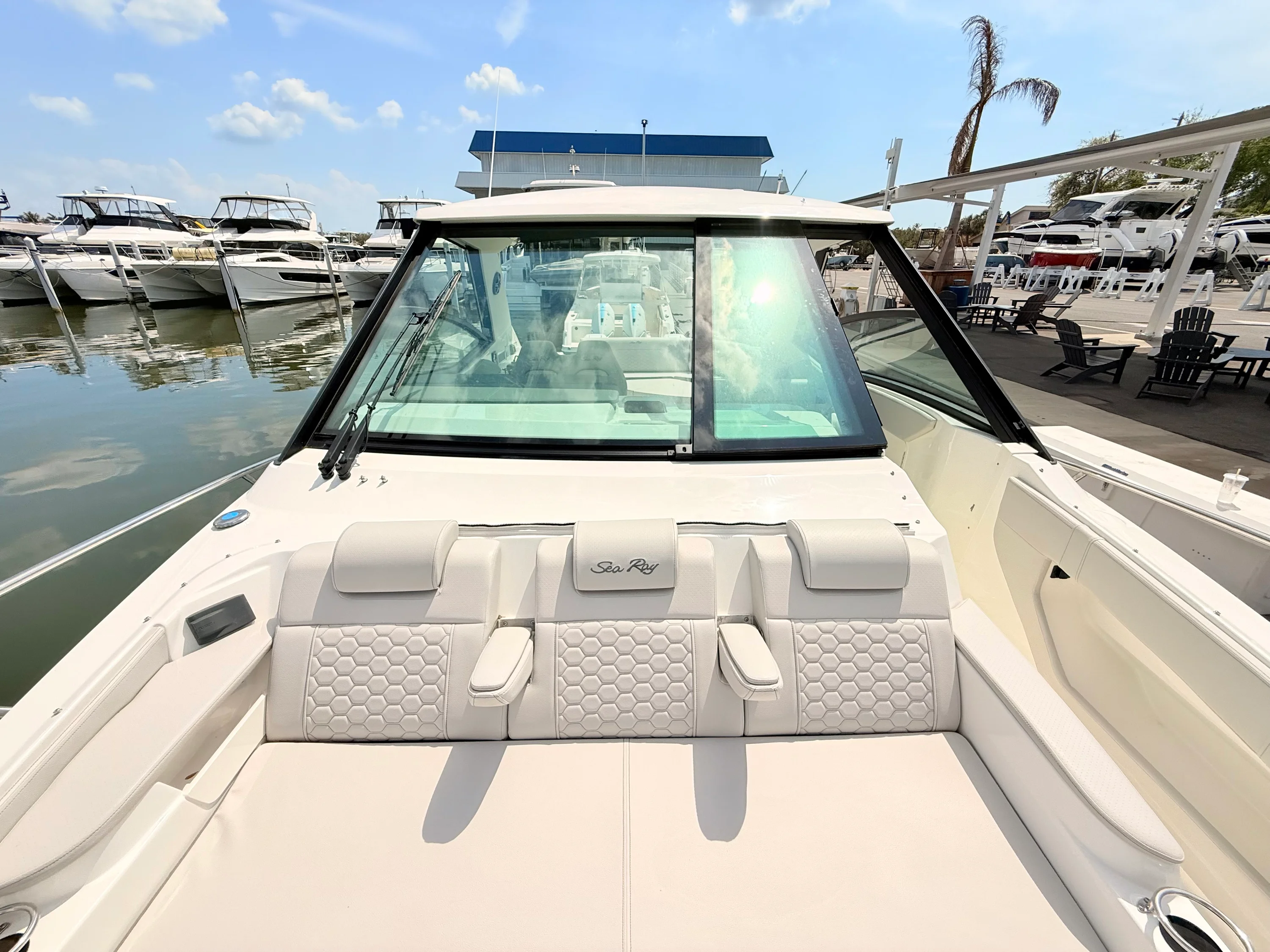 2026 Sea Ray Sundancer 320 Outboard Image Thumbnail #62