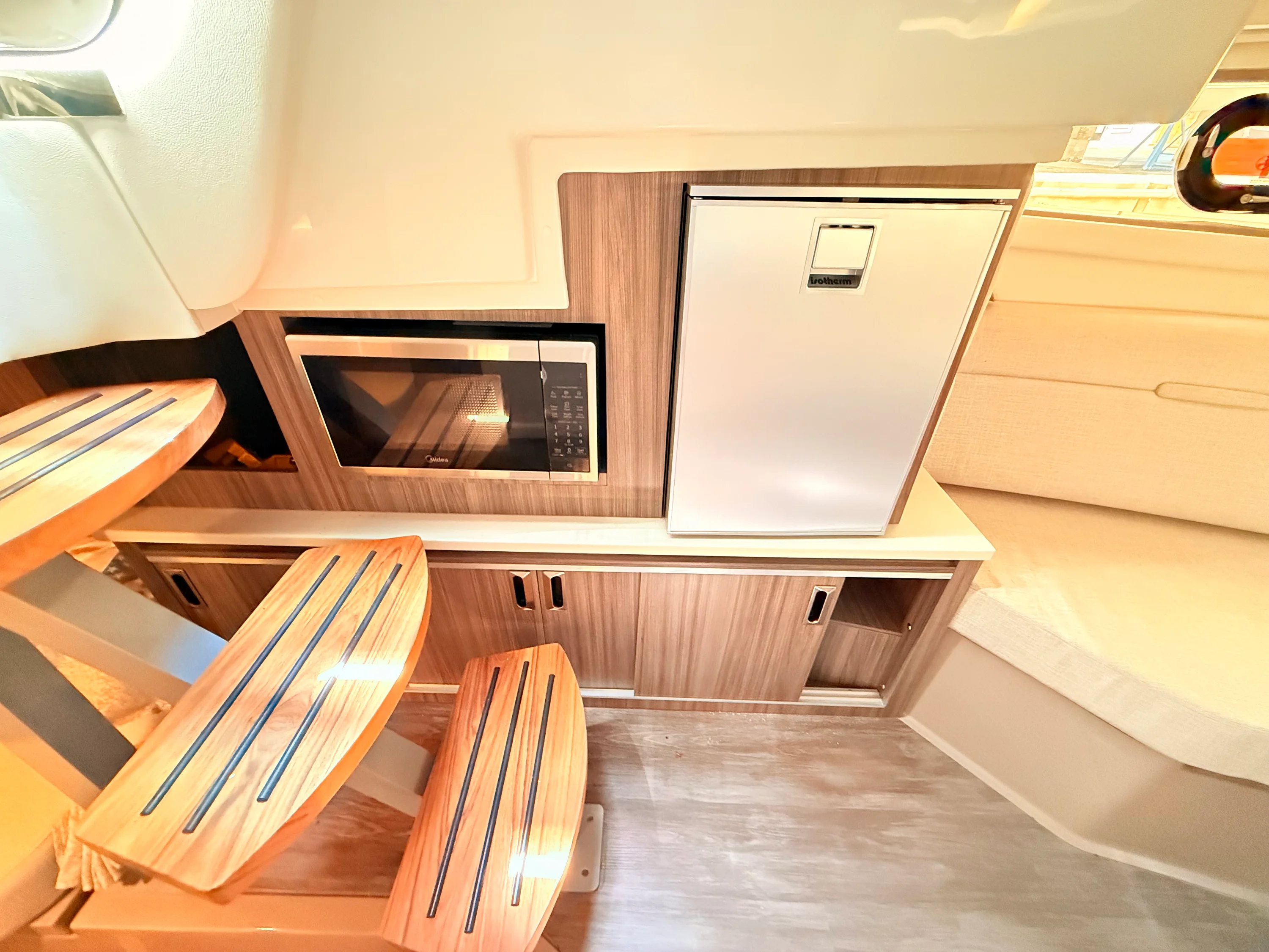 2026 Sea Ray Sundancer 320 Outboard Image Thumbnail #80