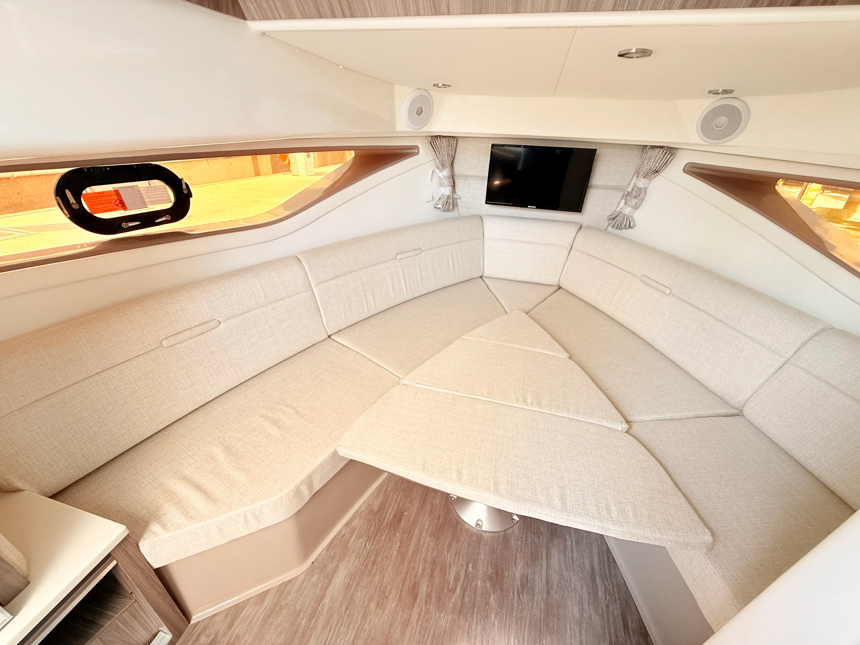 2026 Sea Ray Sundancer 320 Outboard Image Thumbnail #70