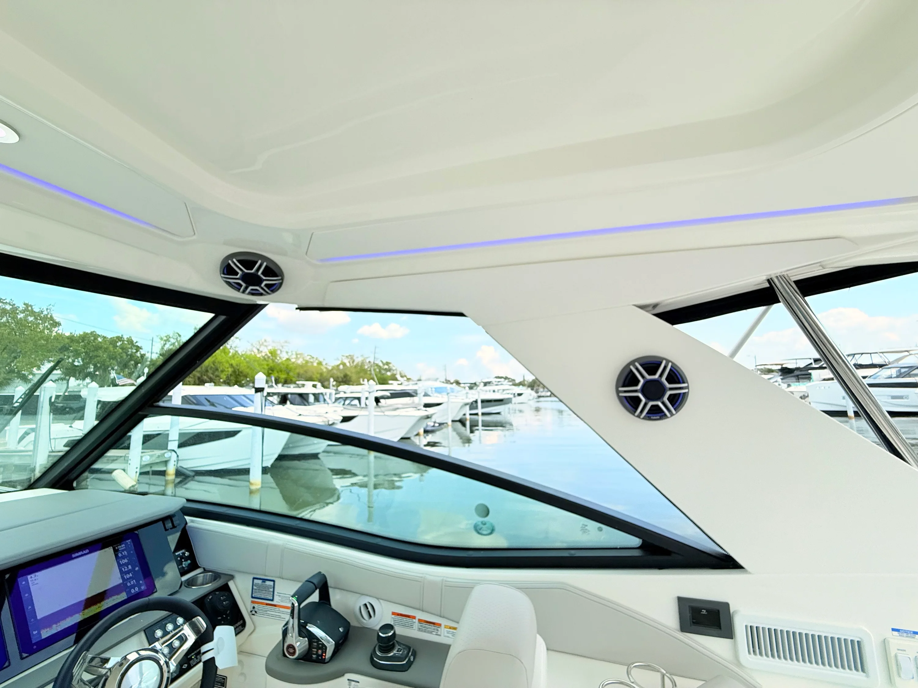 2026 Sea Ray Sundancer 320 Outboard Image Thumbnail #51