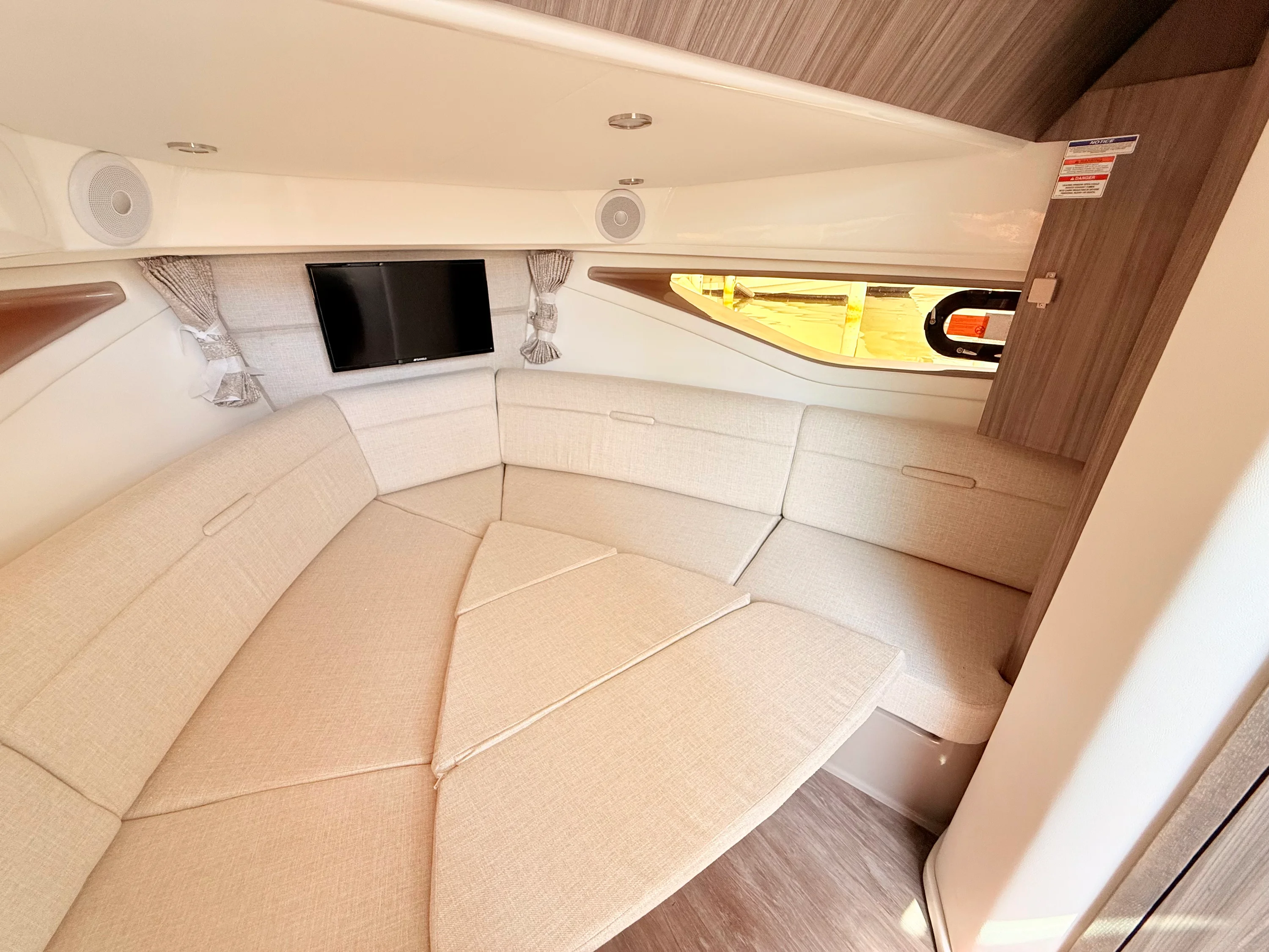 2026 Sea Ray Sundancer 320 Outboard Image Thumbnail #71