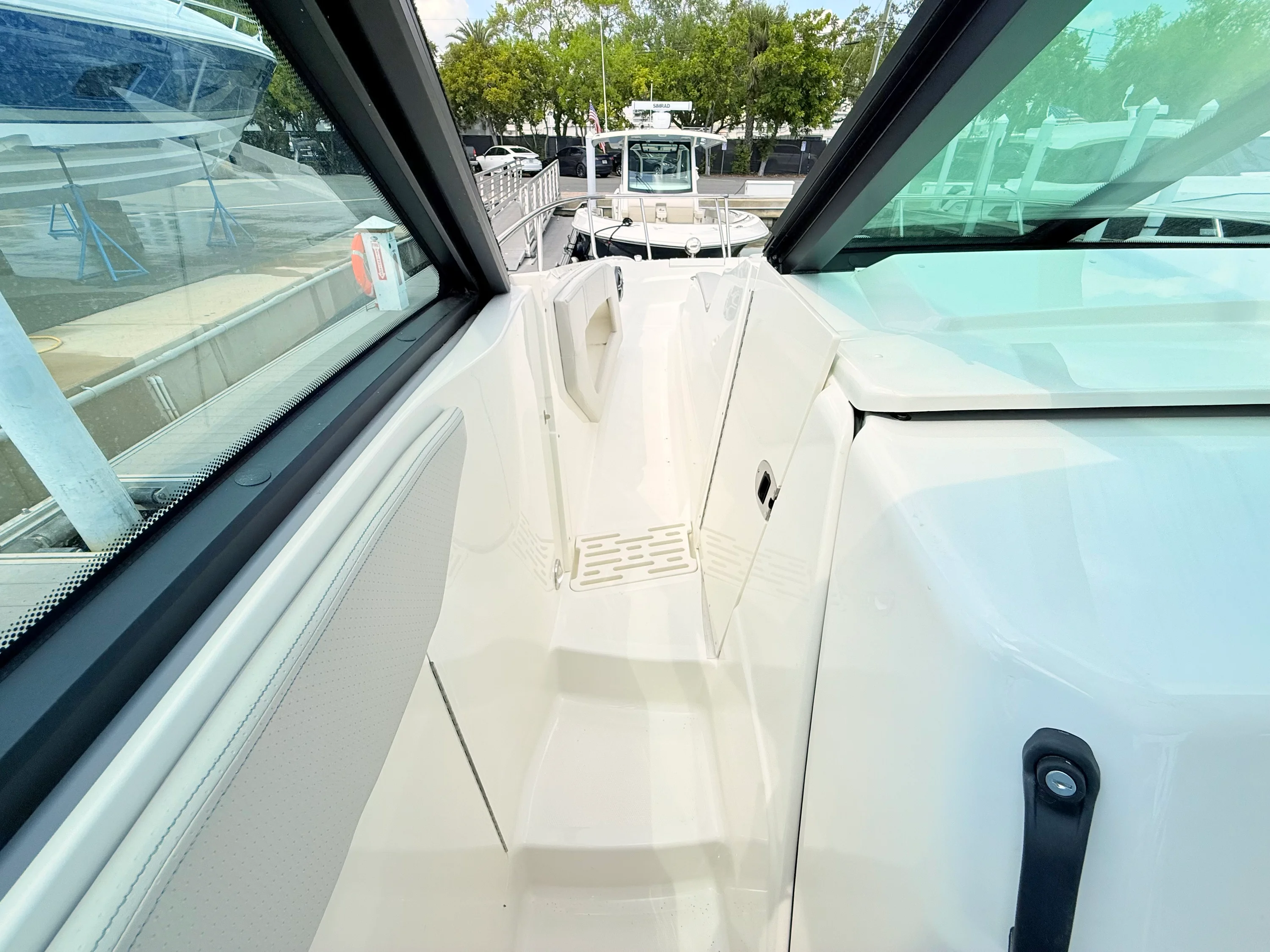 2026 Sea Ray Sundancer 320 Outboard Image Thumbnail #59