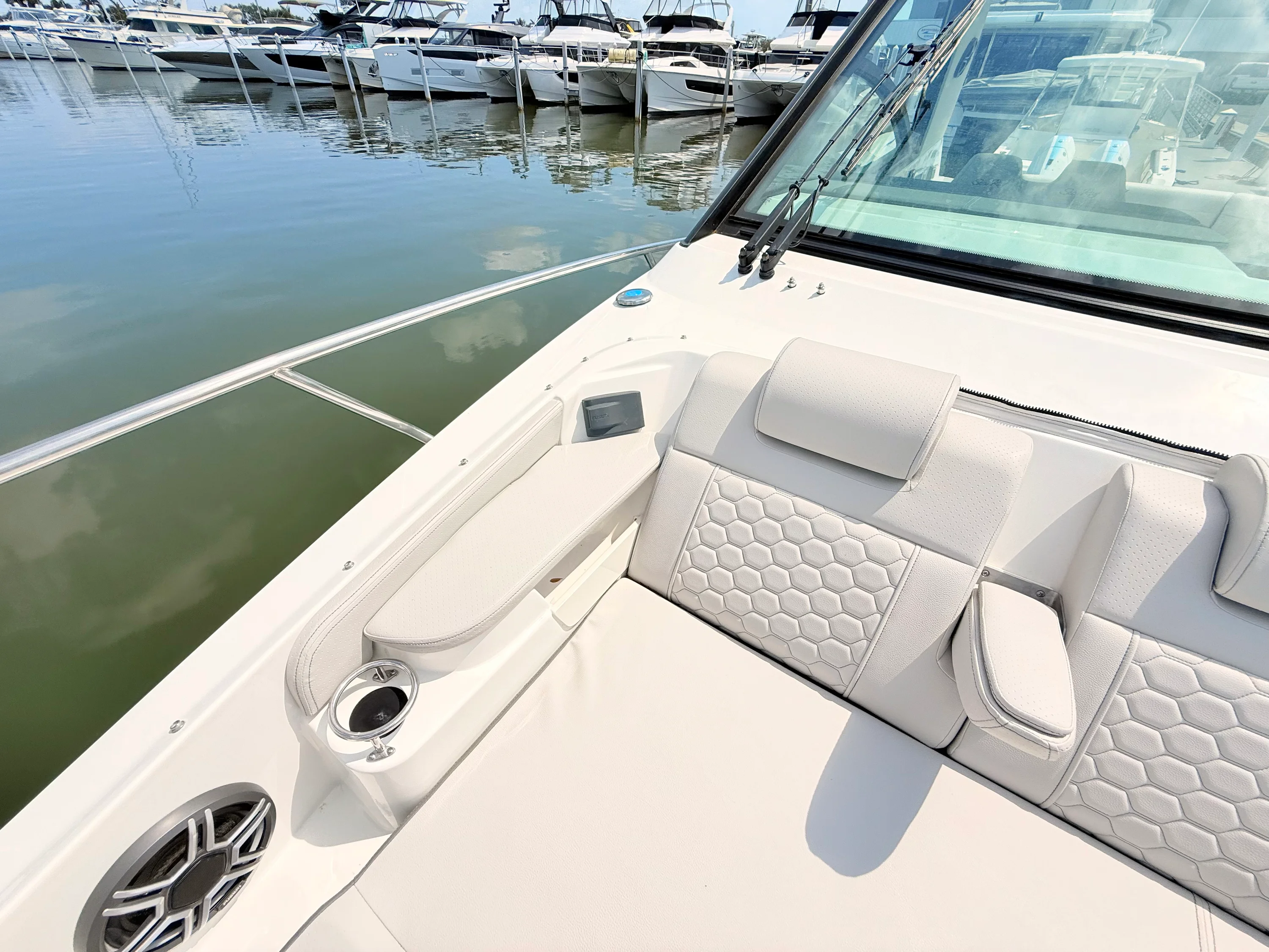 2026 Sea Ray Sundancer 320 Outboard Image Thumbnail #63