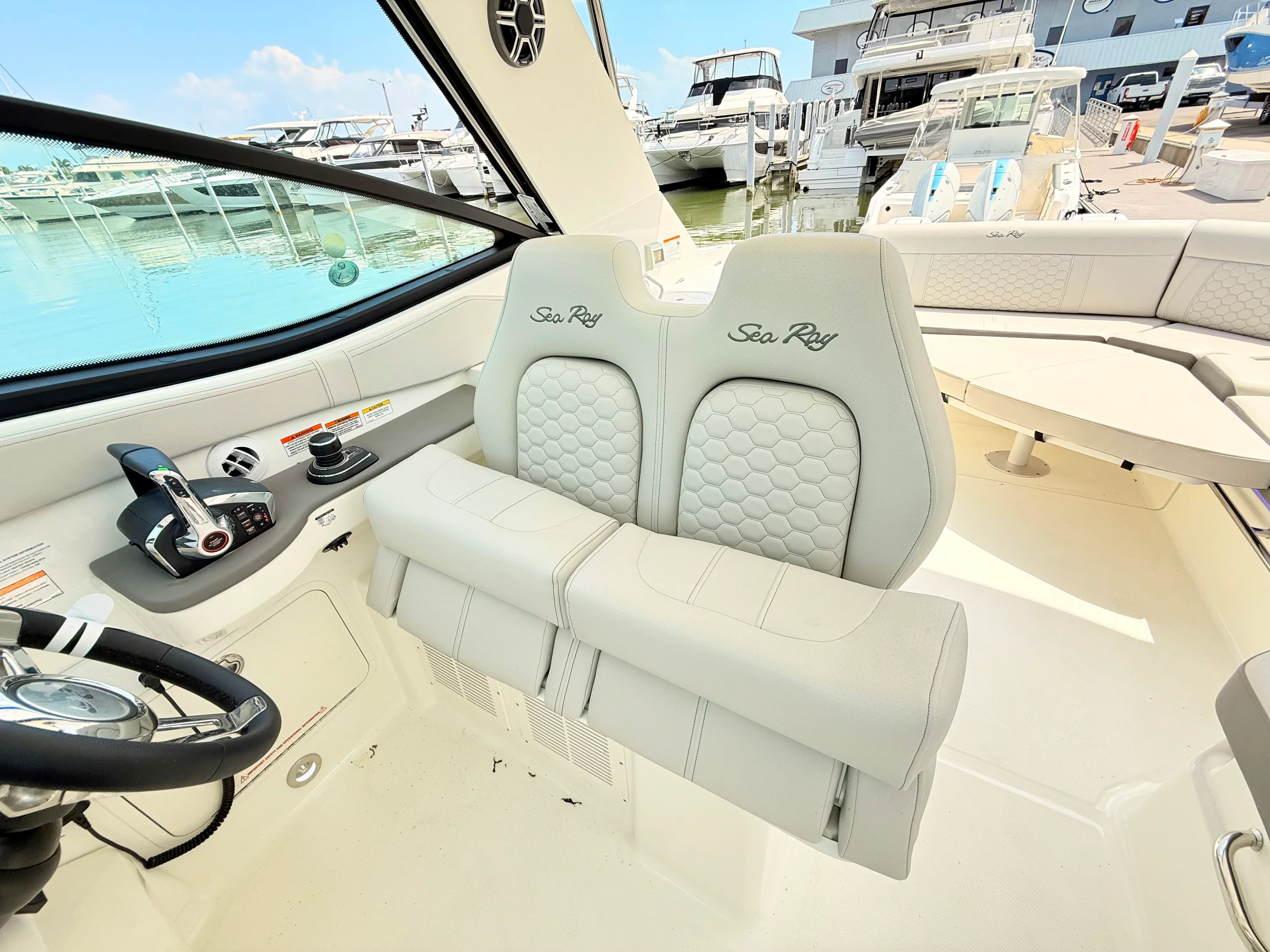 2026 Sea Ray Sundancer 320 Outboard Image Thumbnail #44