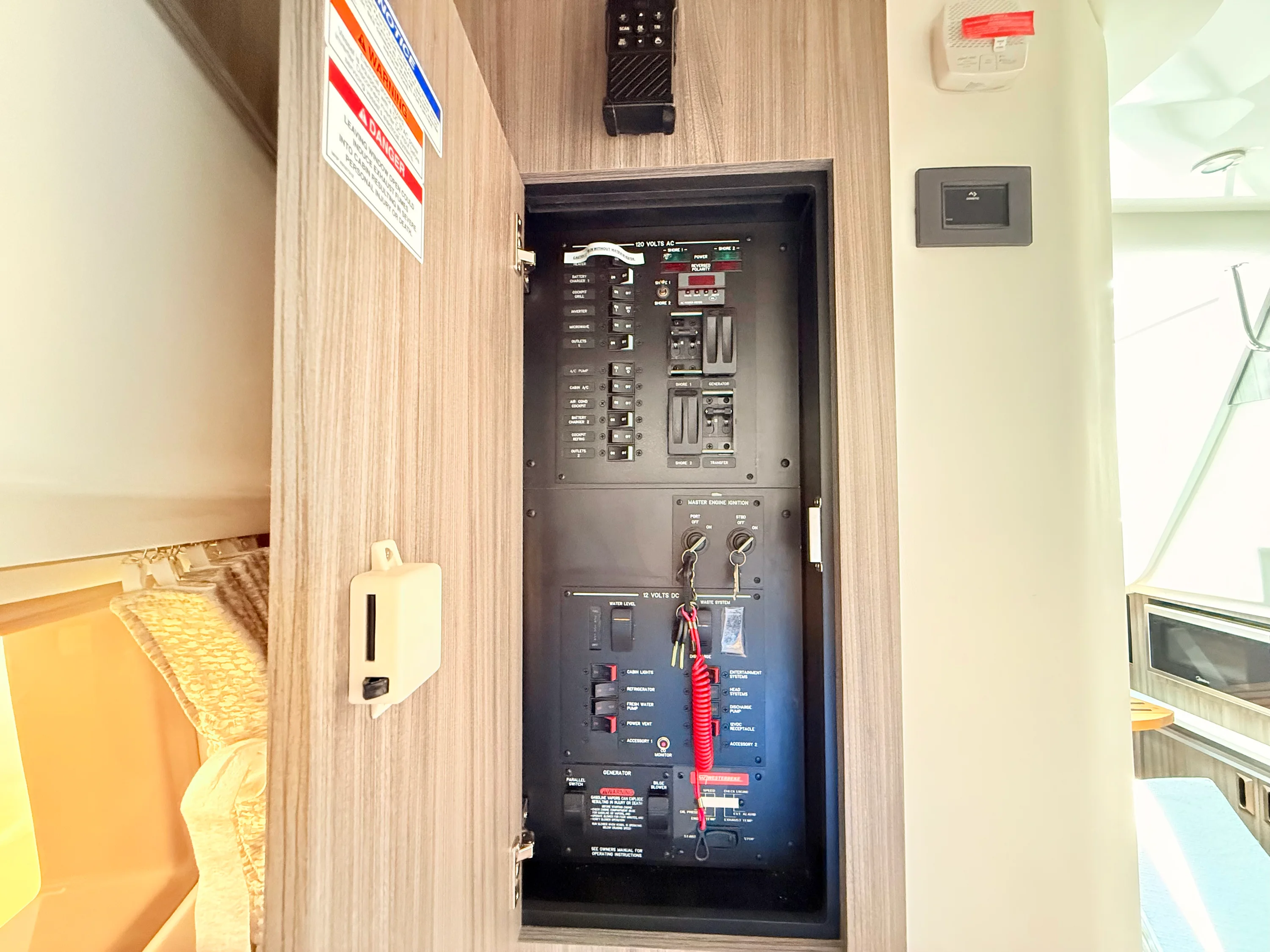 2026 Sea Ray Sundancer 320 Outboard Image Thumbnail #82