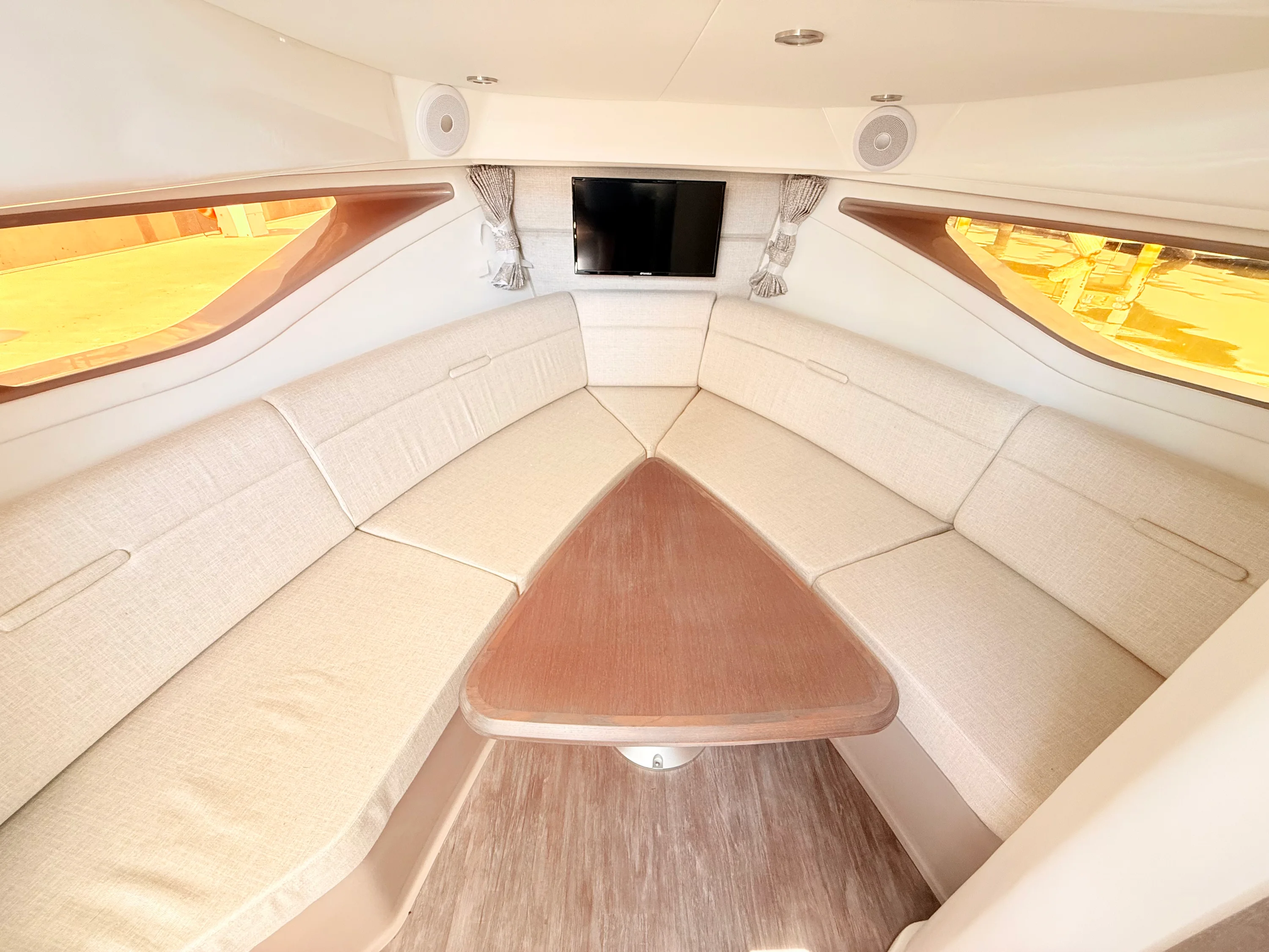 2026 Sea Ray Sundancer 320 Outboard Image Thumbnail #72