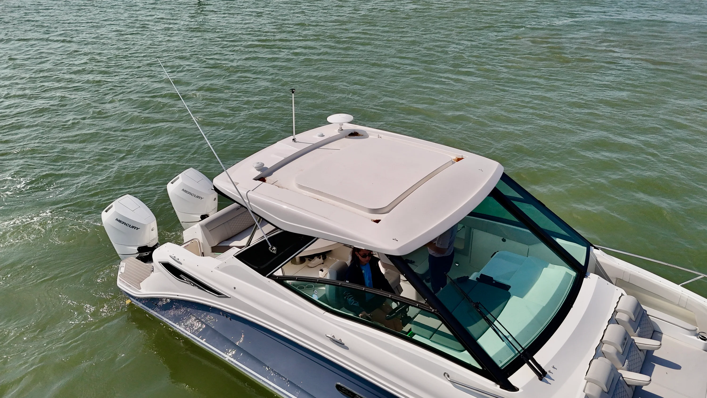 2026 Sea Ray Sundancer 320 Outboard Image Thumbnail #15