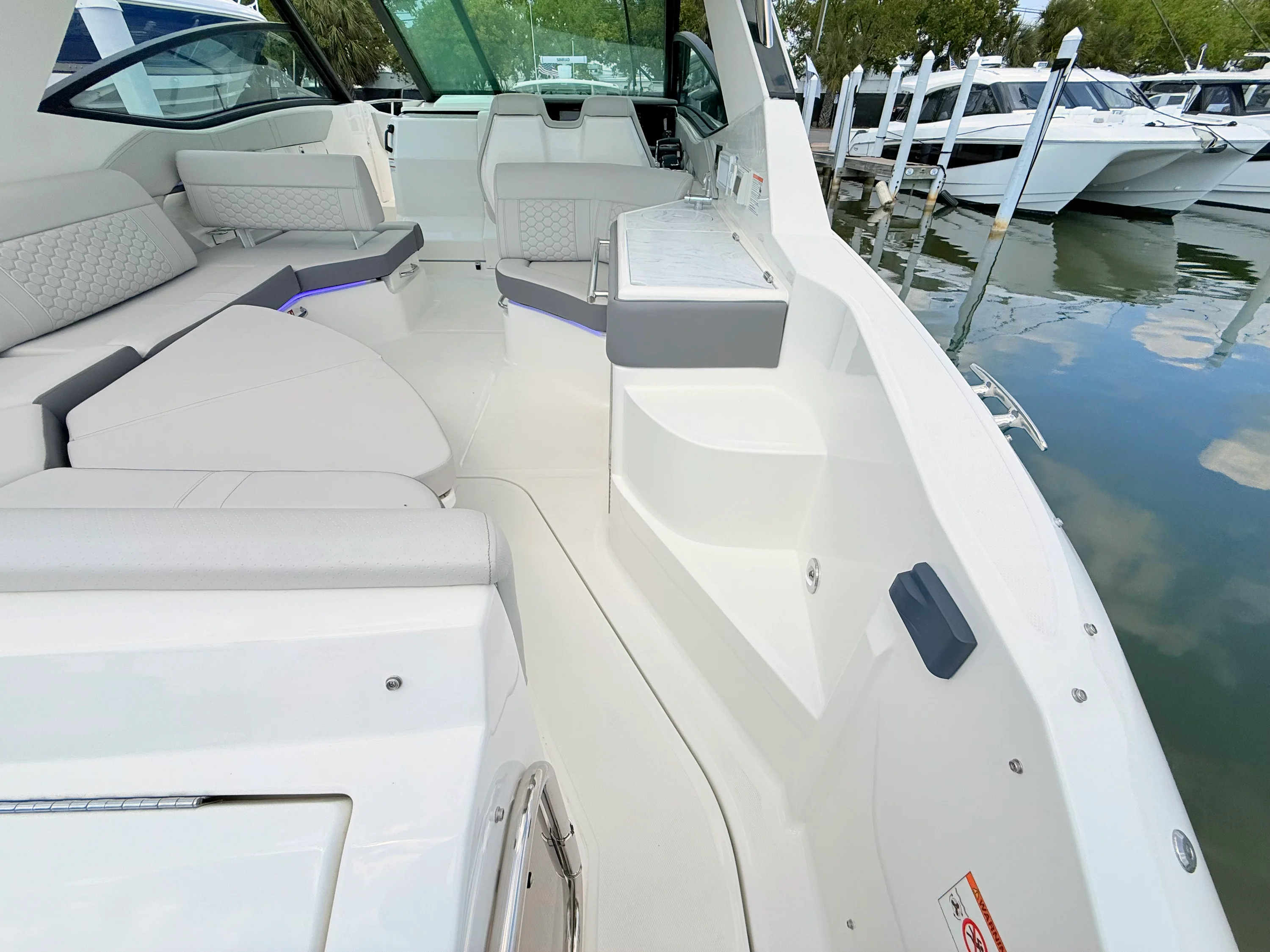 2026 Sea Ray Sundancer 320 Outboard Image Thumbnail #27