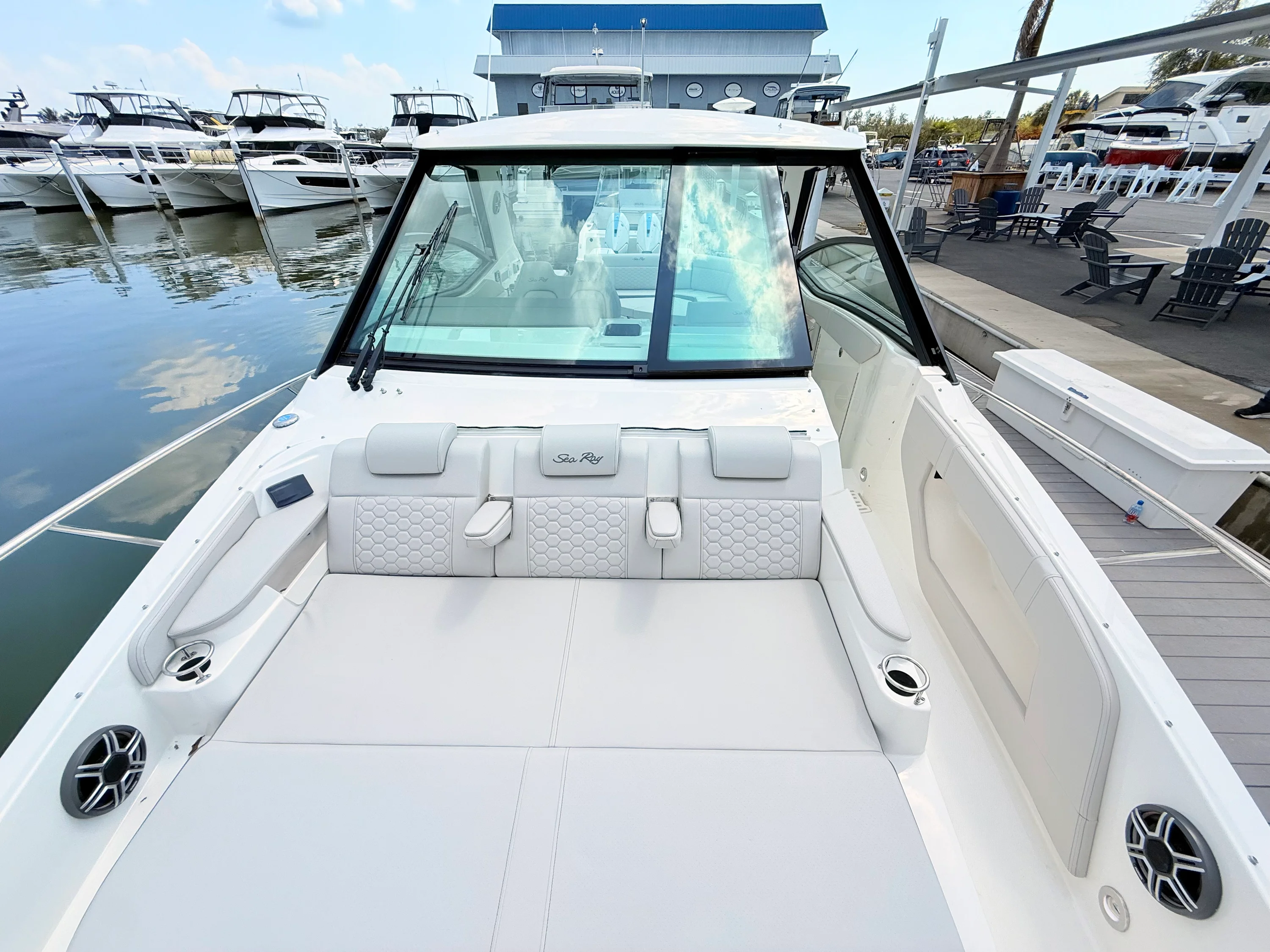 2026 Sea Ray Sundancer 320 Outboard Image Thumbnail #67