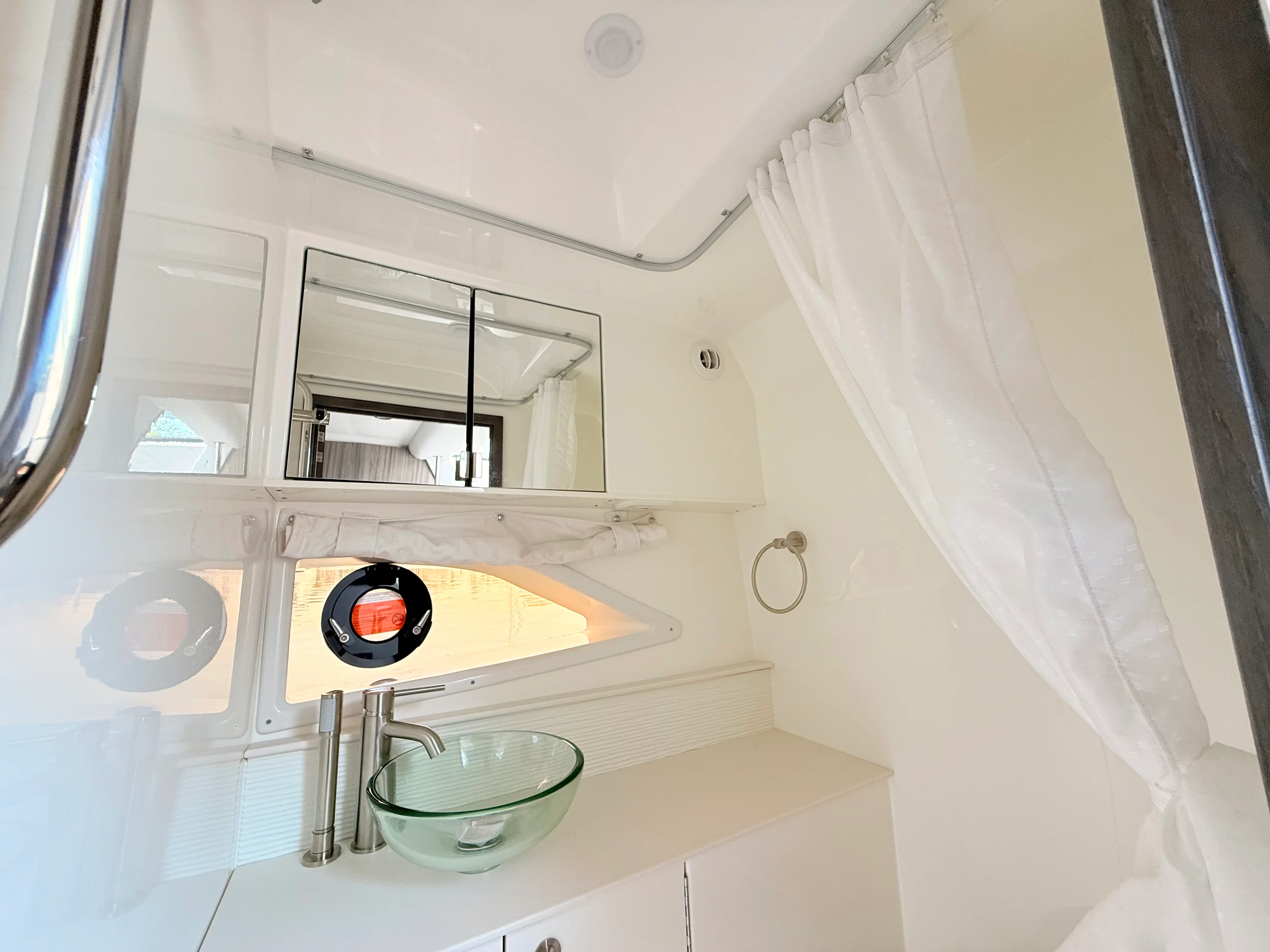 2026 Sea Ray Sundancer 320 Outboard Image Thumbnail #75