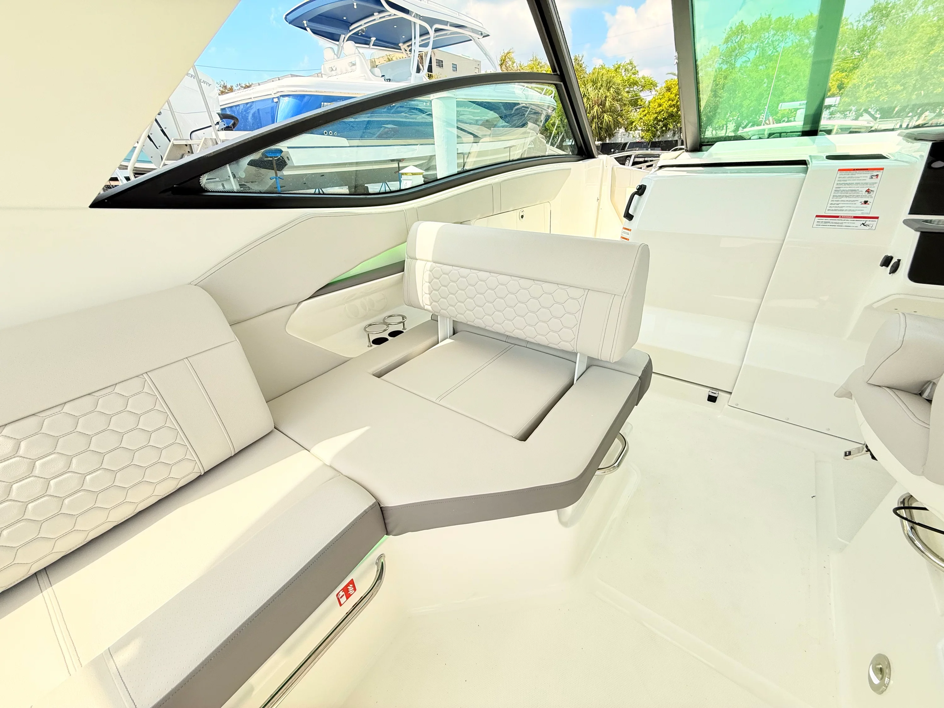 2026 Sea Ray Sundancer 320 Outboard Image Thumbnail #42