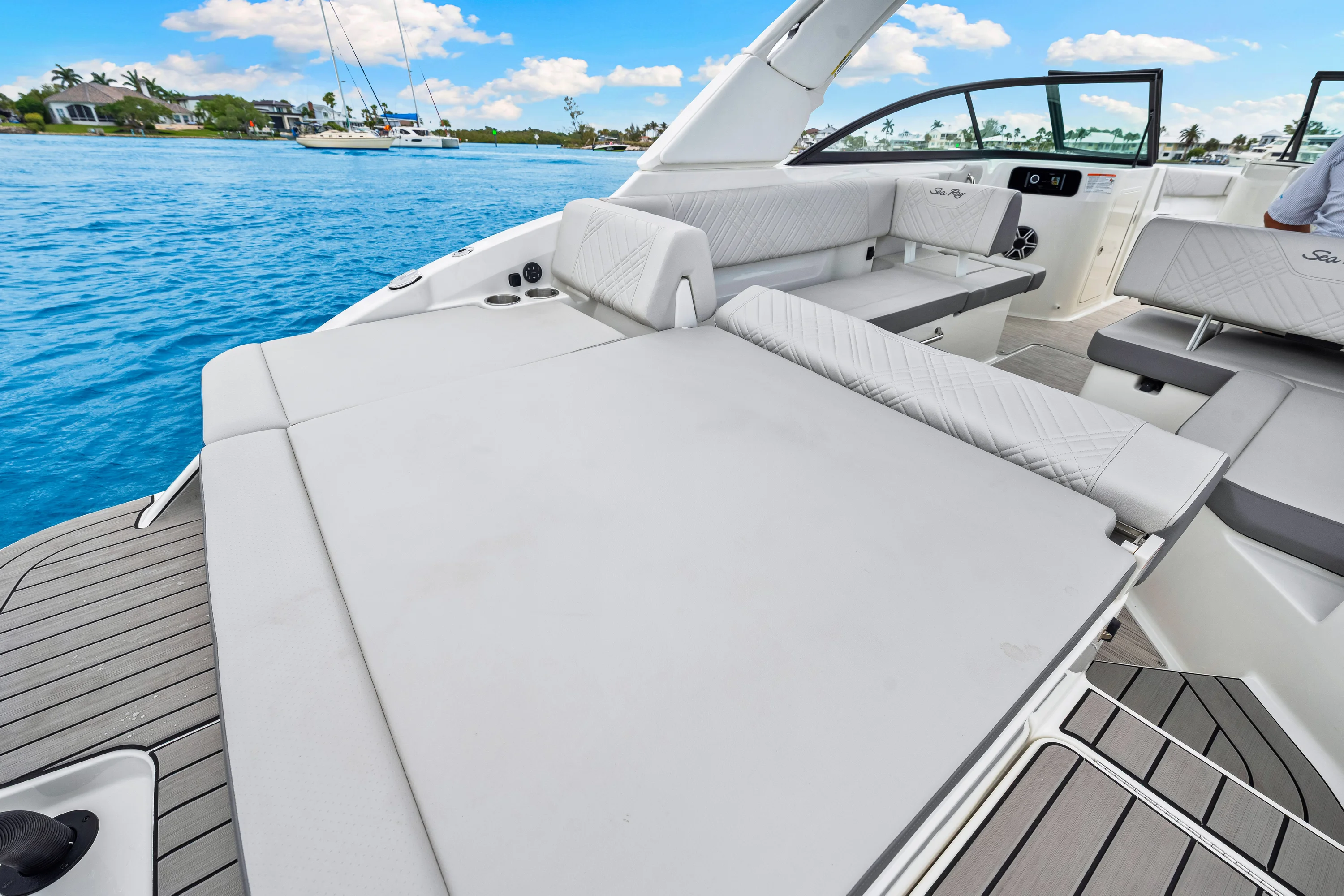 2026 Sea Ray SDX 250 Outboard Image Thumbnail #8