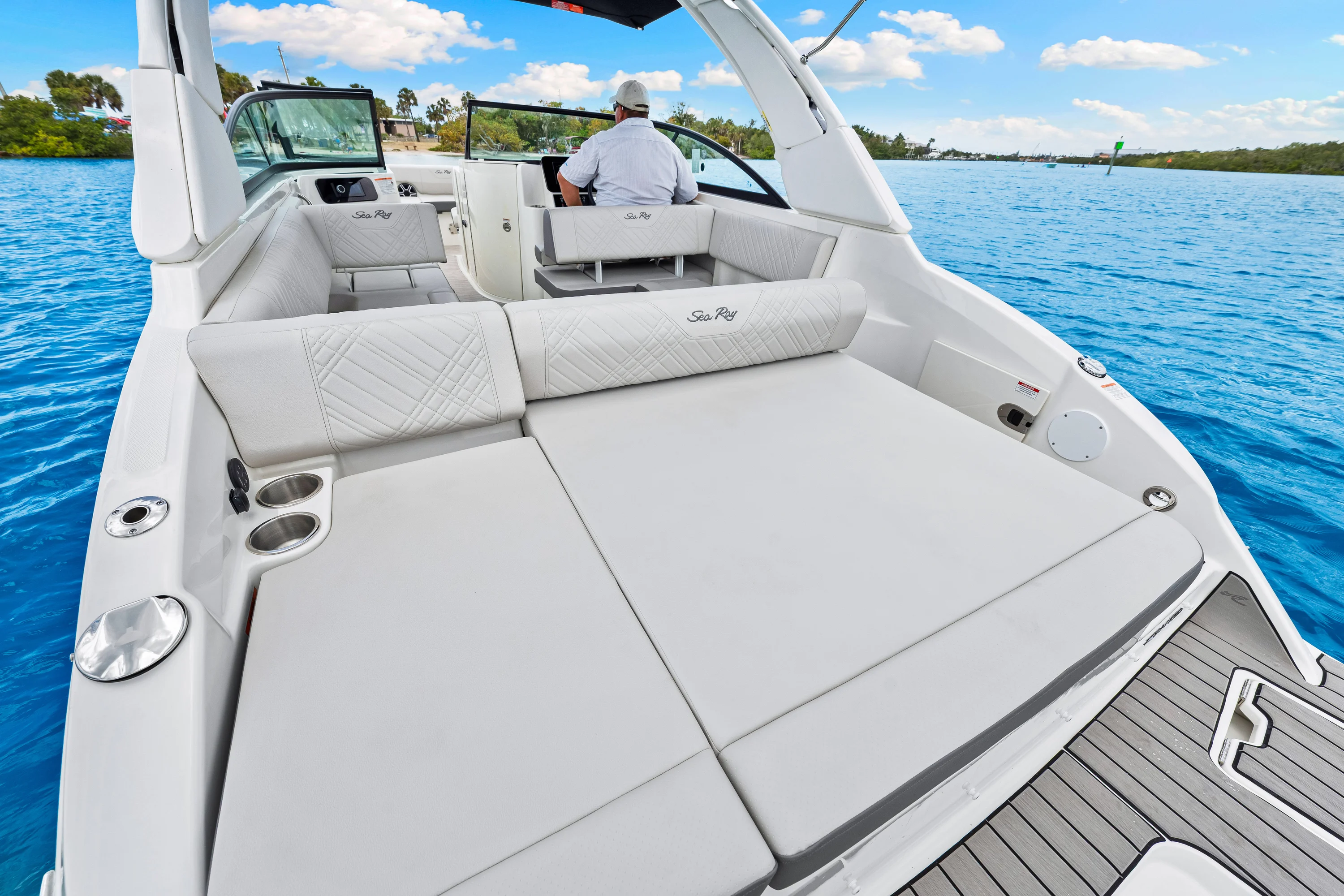2026 Sea Ray SDX 250 Outboard Image Thumbnail #38