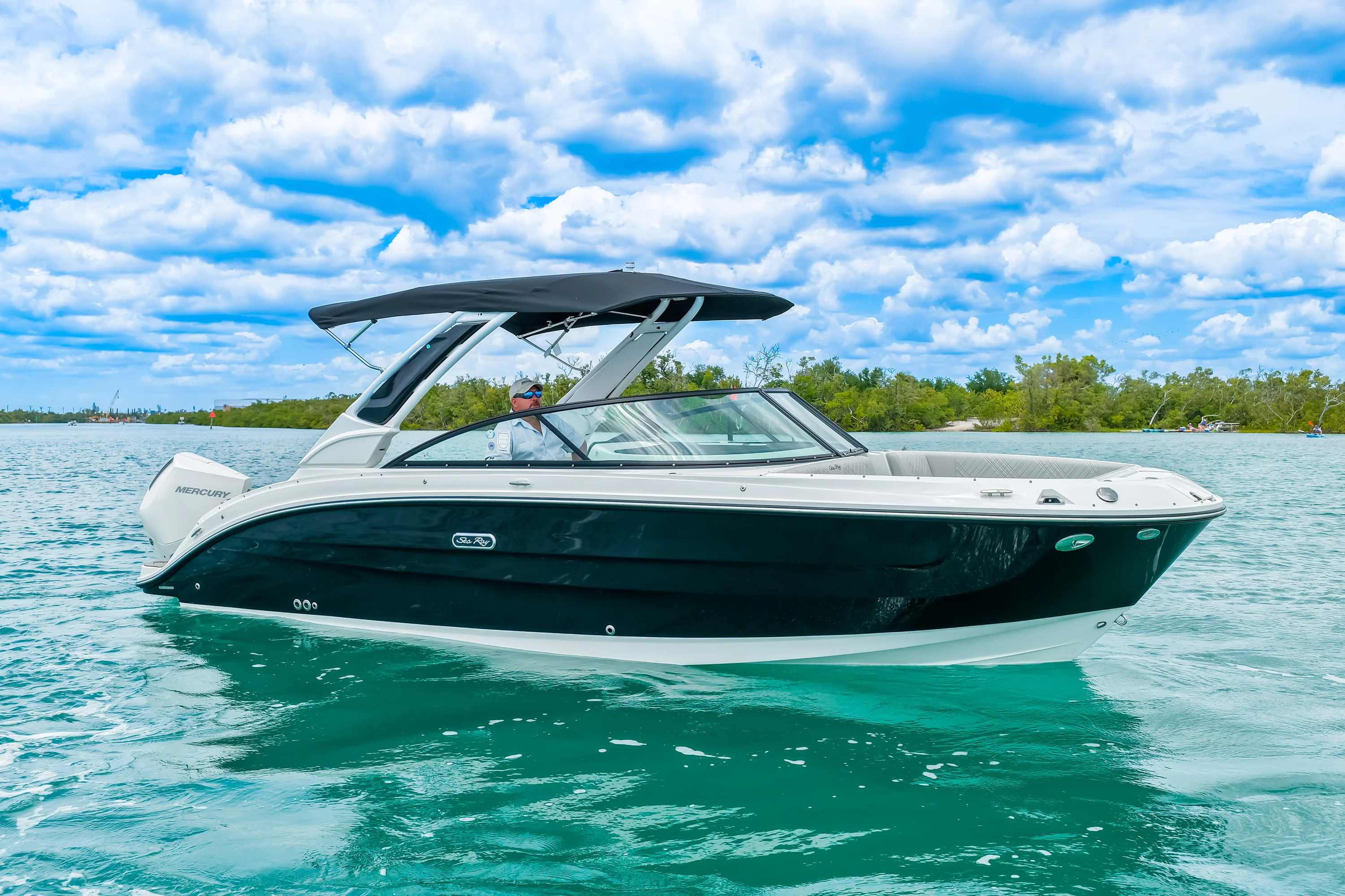 2026 Sea Ray SDX 250 Outboard Image Thumbnail #0
