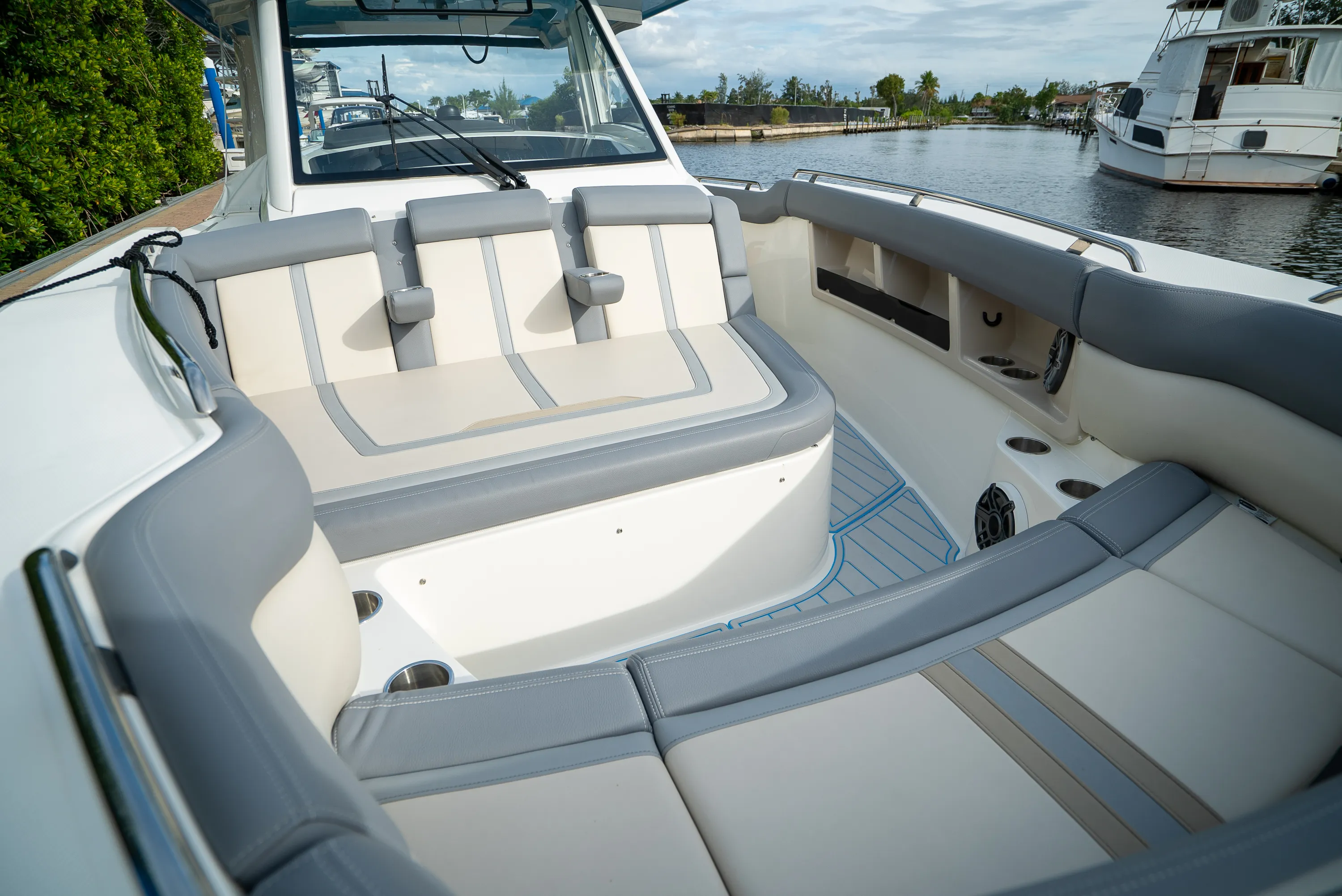 2025 Boston Whaler 350 REALM Image Thumbnail #26