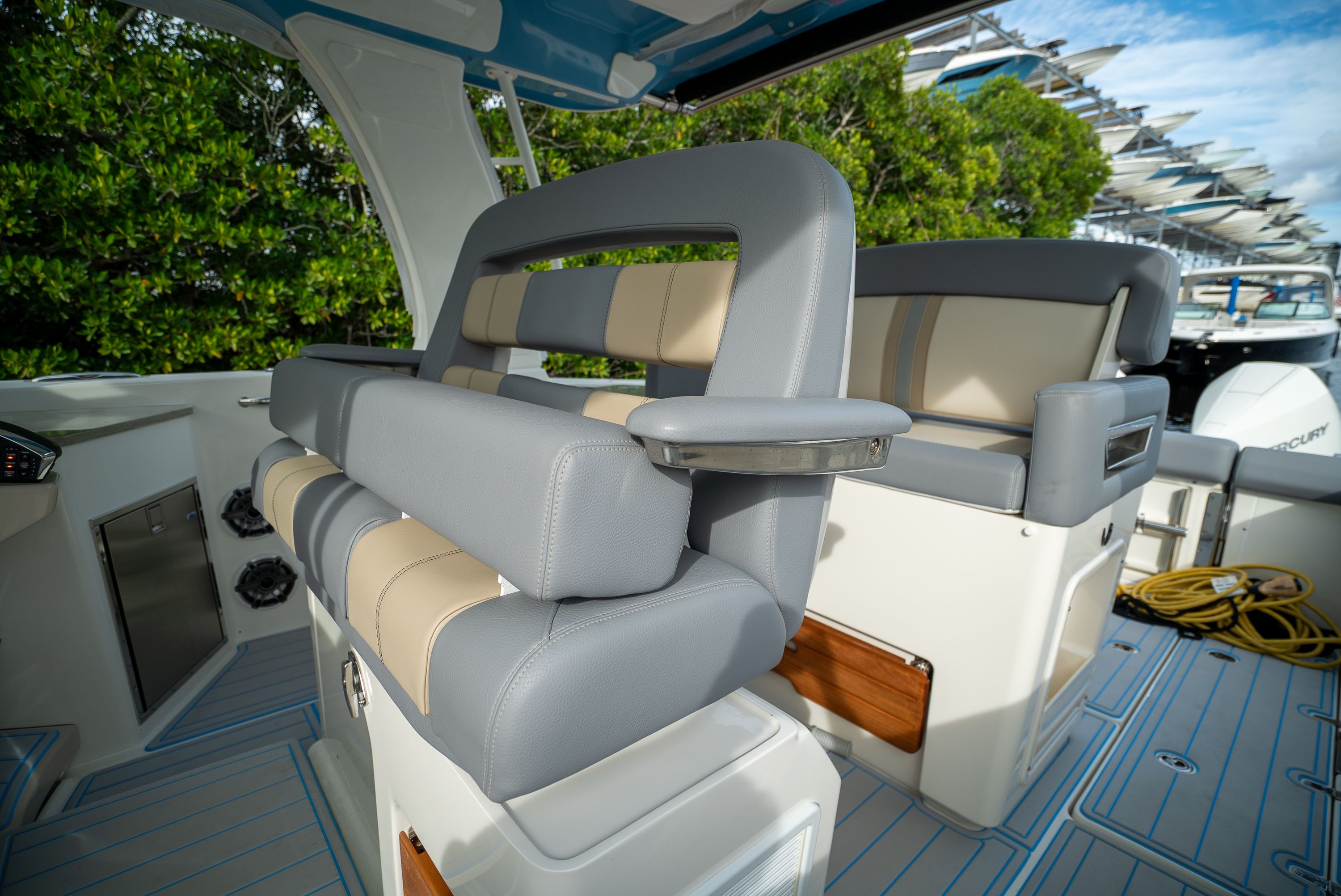 2025 Boston Whaler 350 REALM Image Thumbnail #12