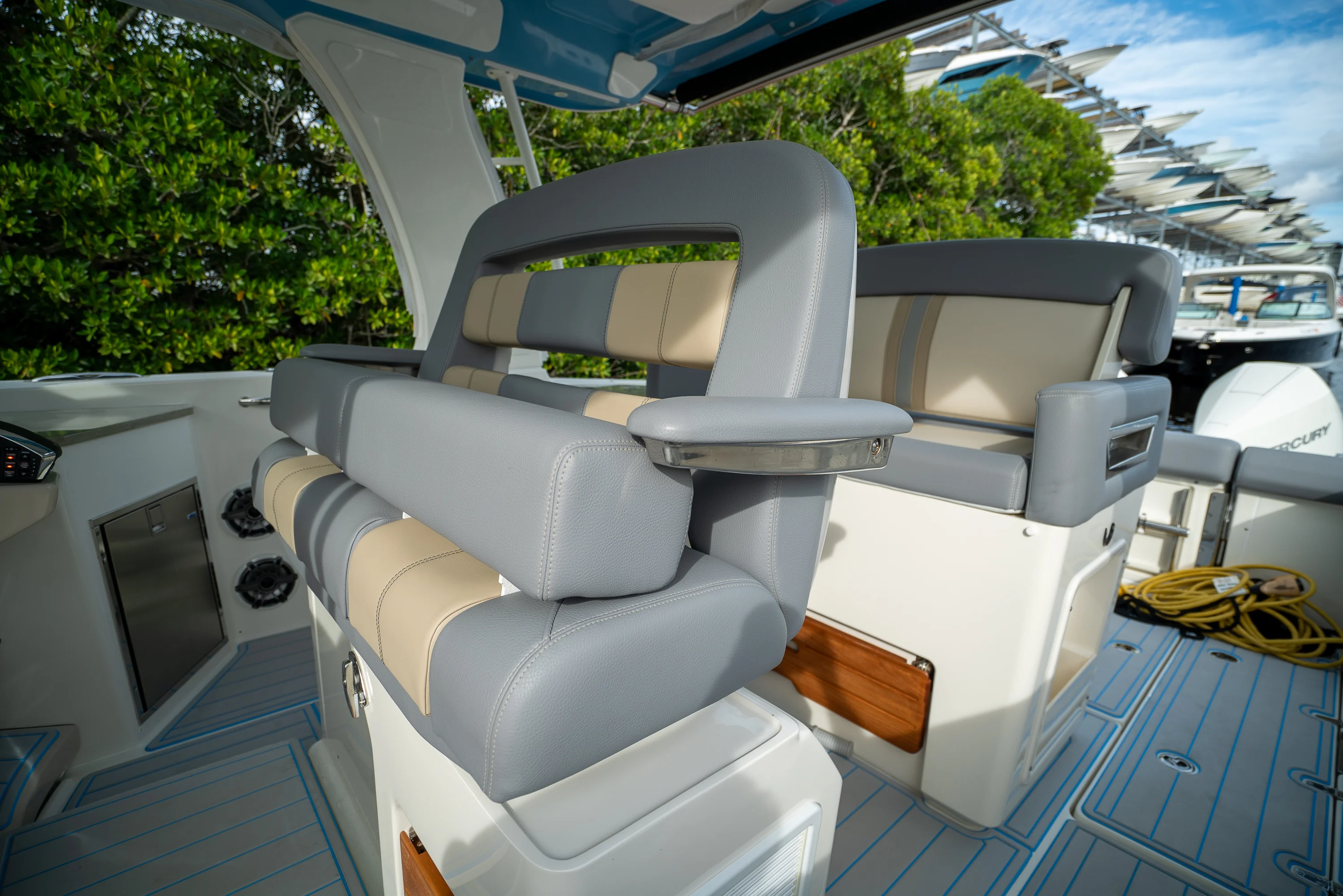 2025 Boston Whaler 350 REALM Image Thumbnail #12