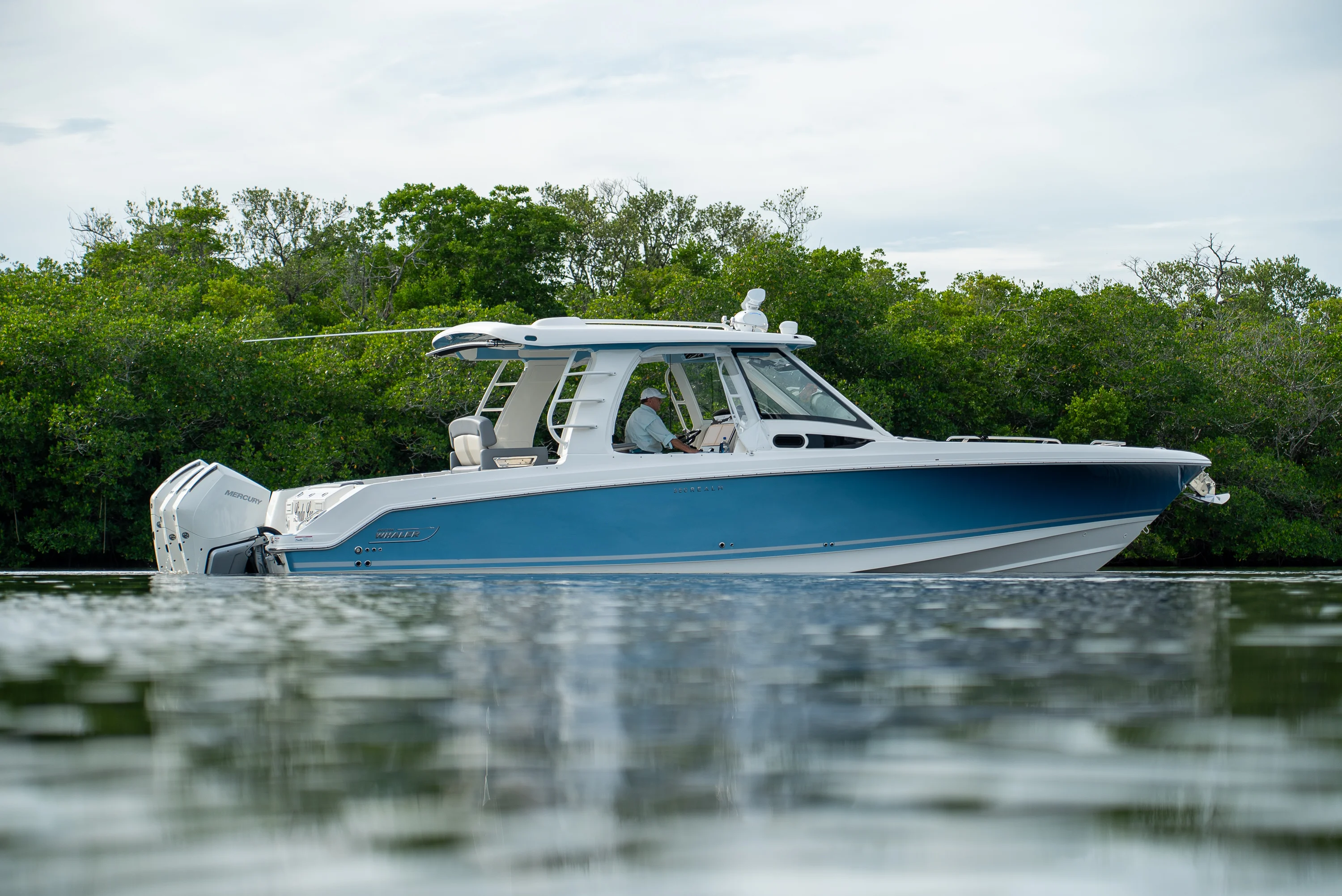 2025 Boston Whaler 350 REALM Image Thumbnail #2