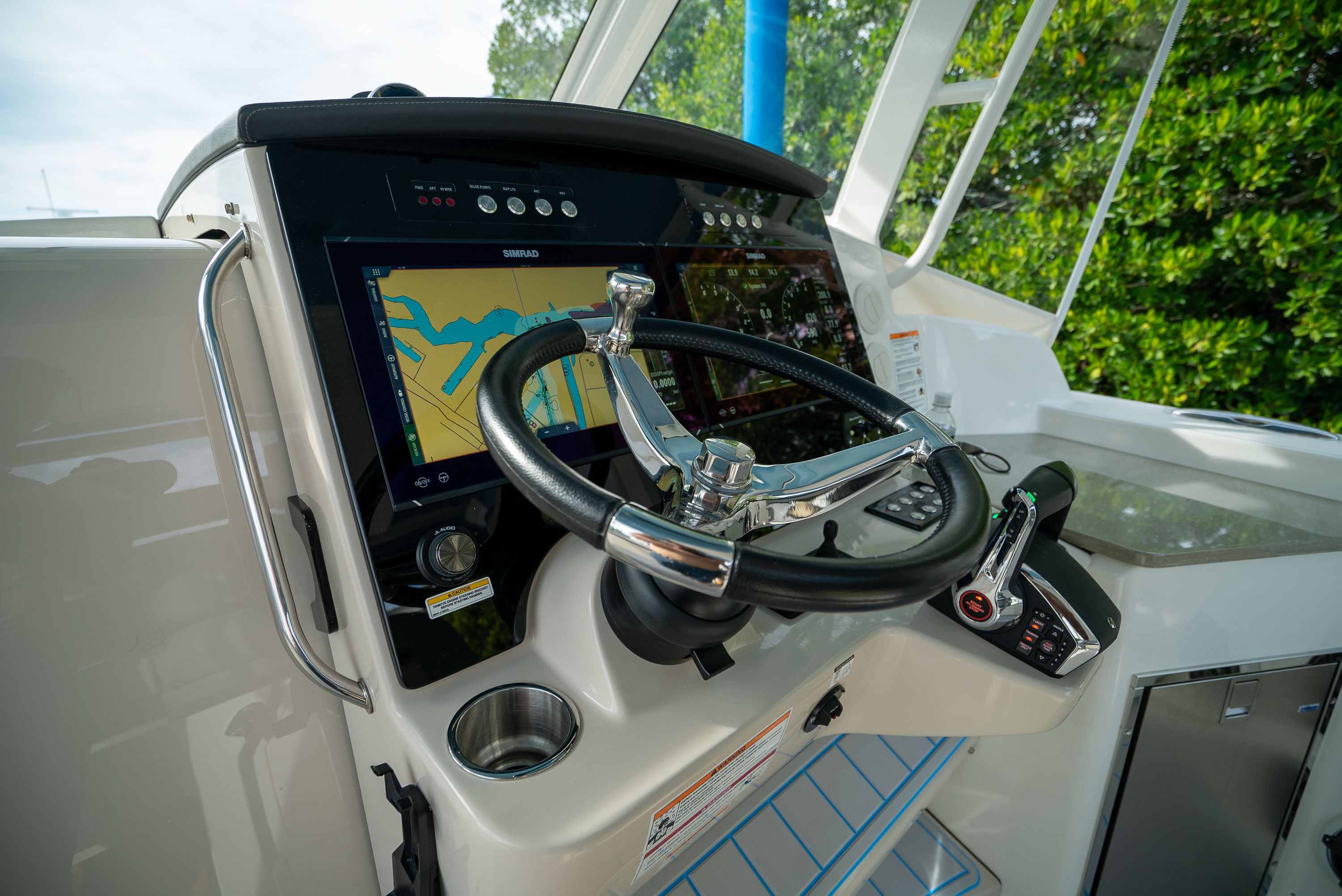 2025 Boston Whaler 350 REALM Image Thumbnail #18