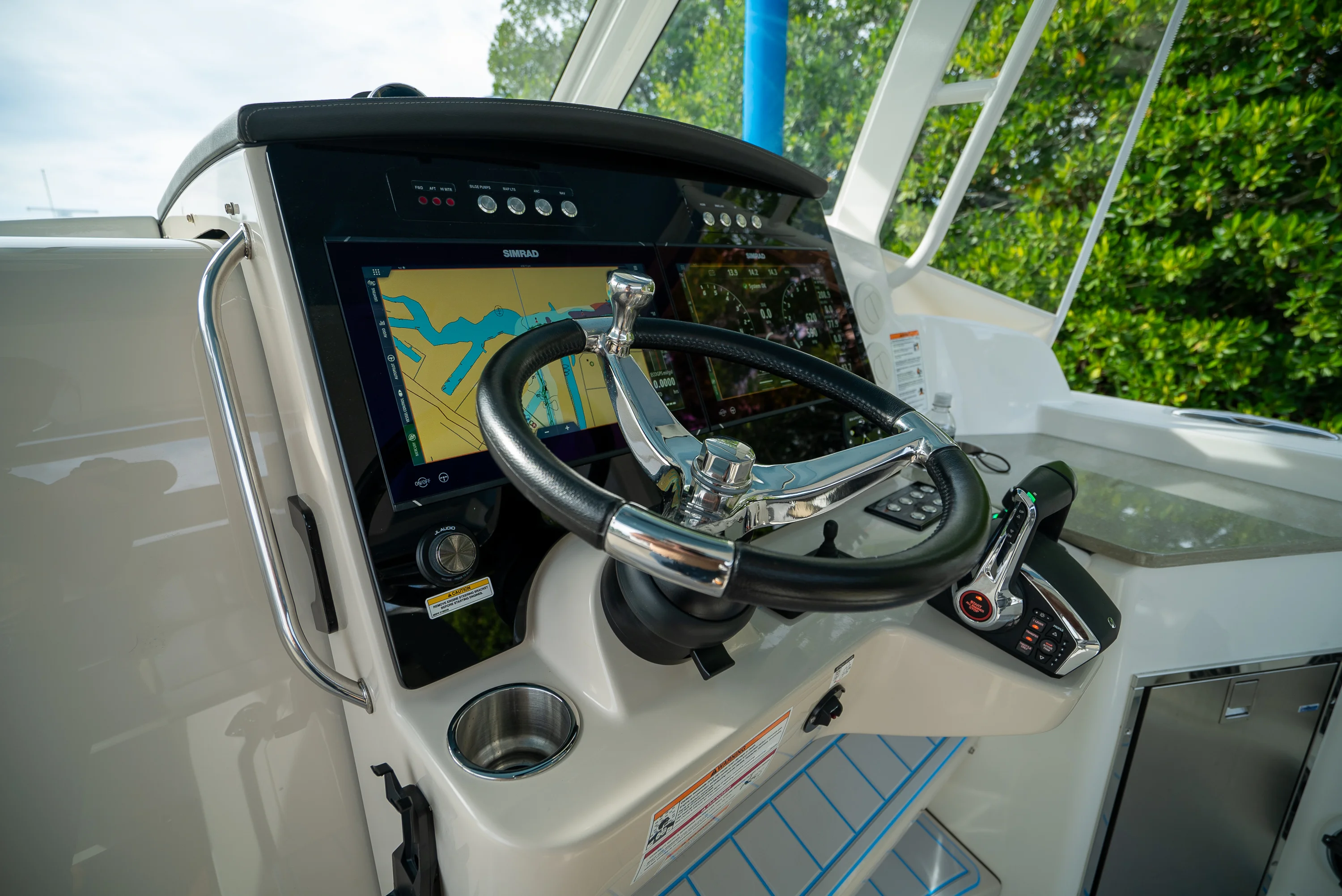 2025 Boston Whaler 350 REALM Image Thumbnail #18