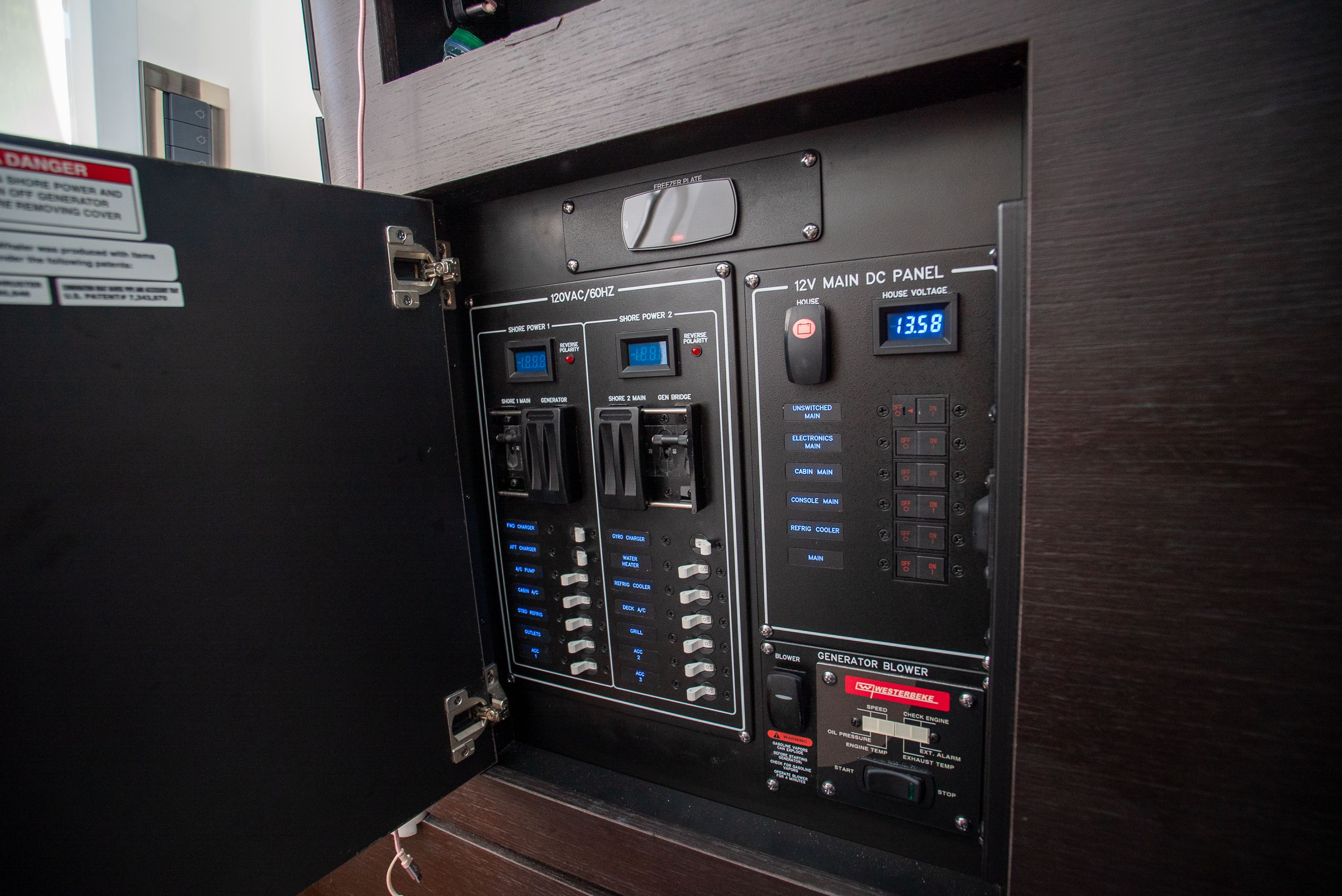 2025 Boston Whaler 350 REALM Image Thumbnail #23