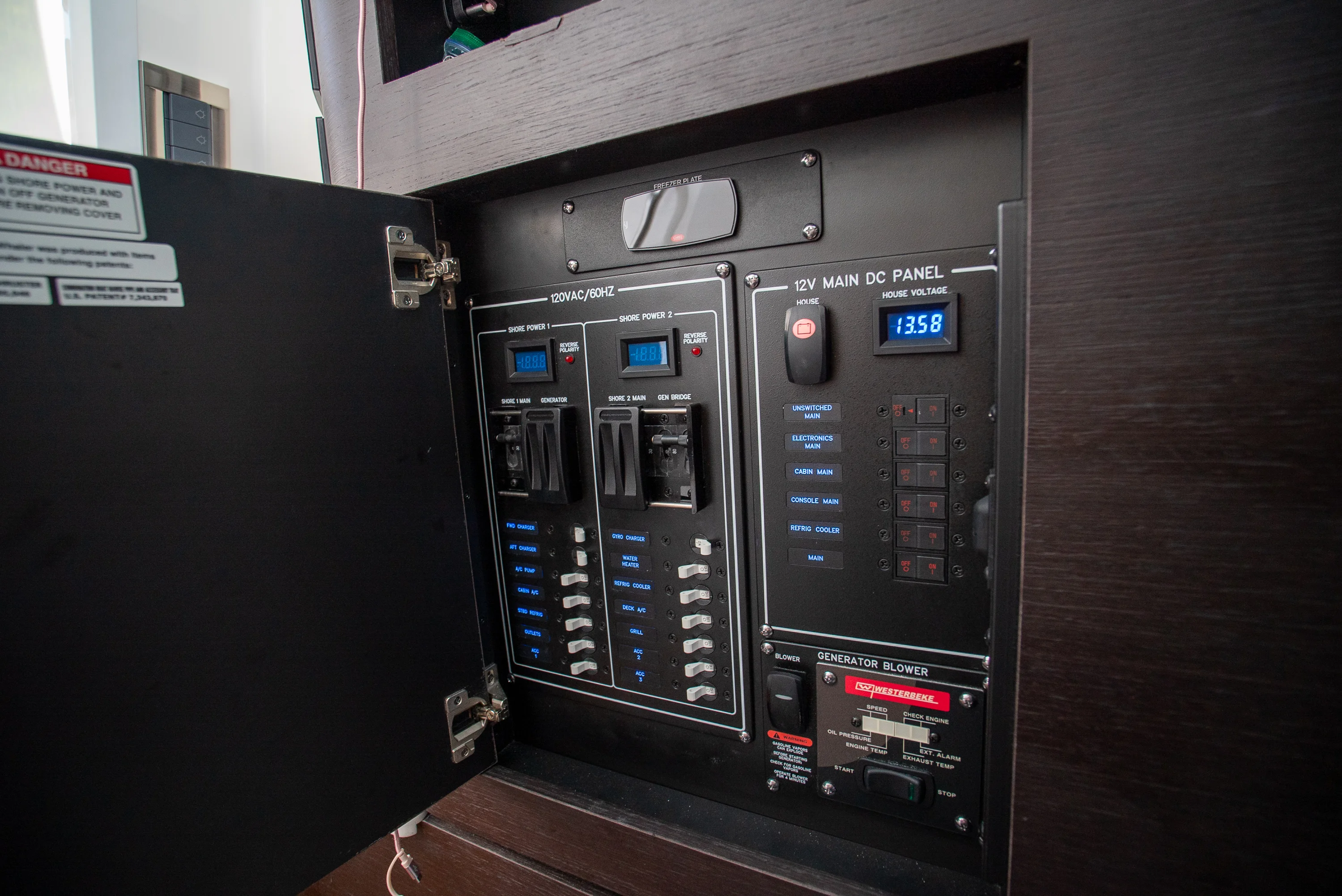 2025 Boston Whaler 350 REALM Image Thumbnail #23