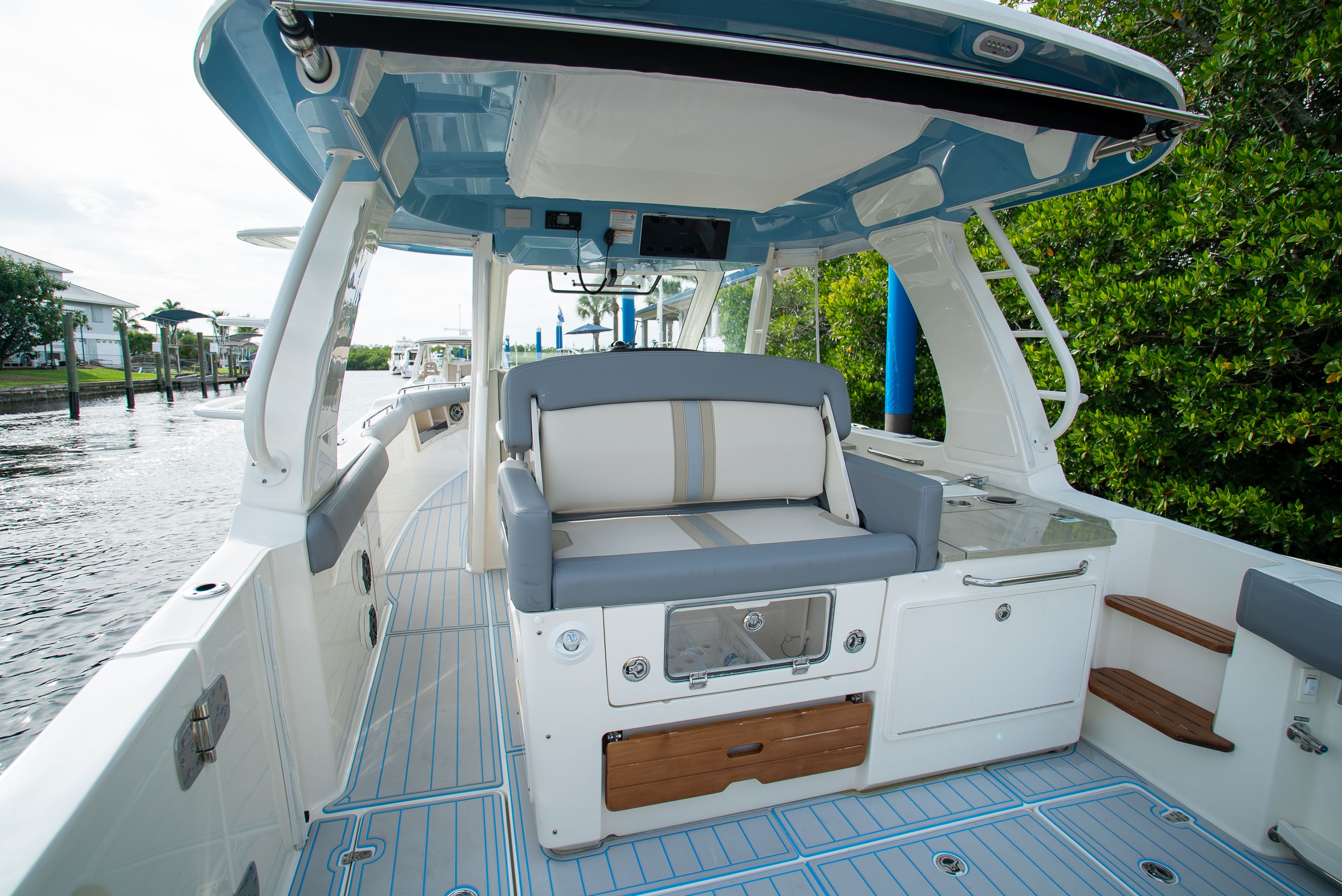 2025 Boston Whaler 350 REALM Image Thumbnail #5