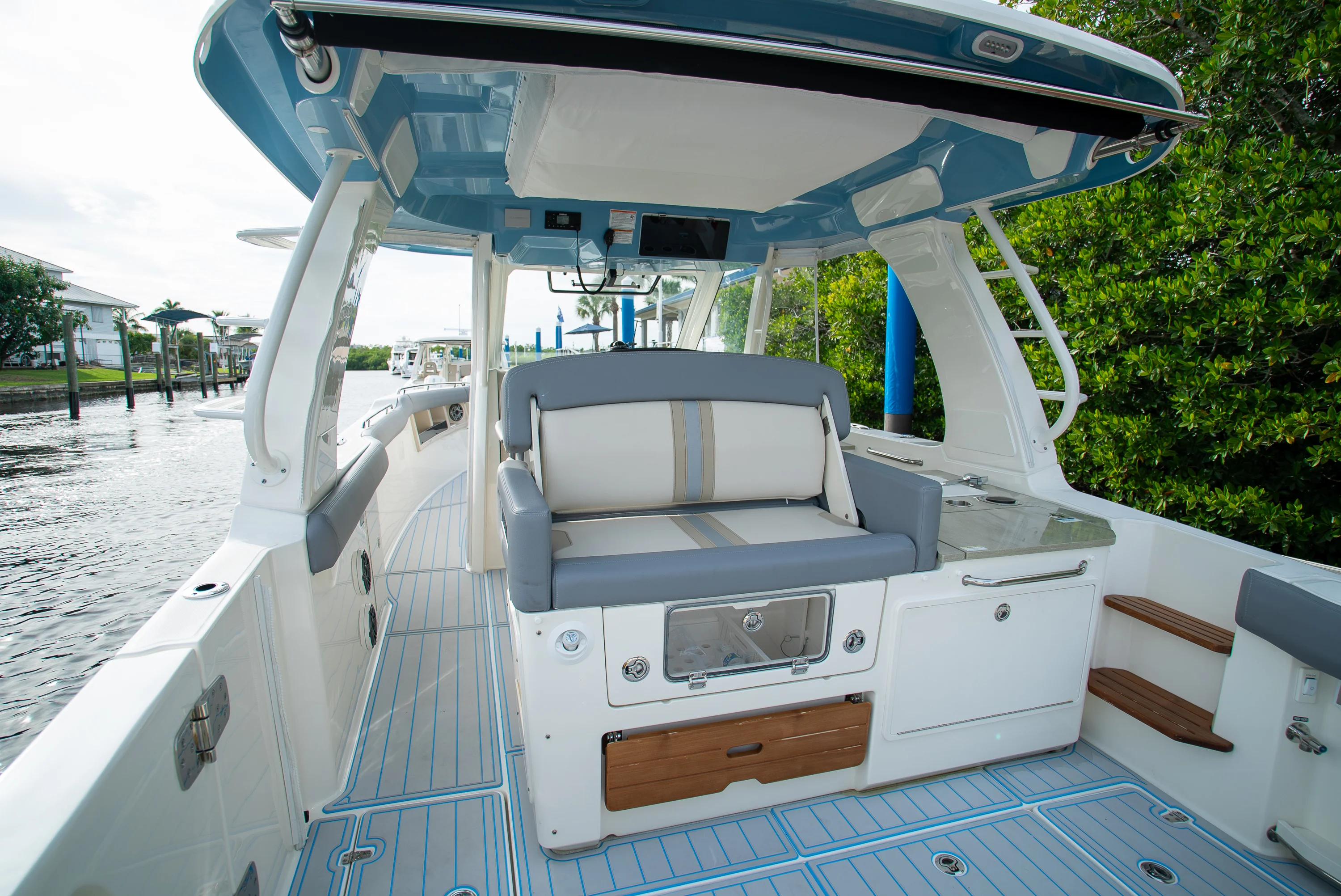 2025 Boston Whaler 350 REALM Image Thumbnail #5