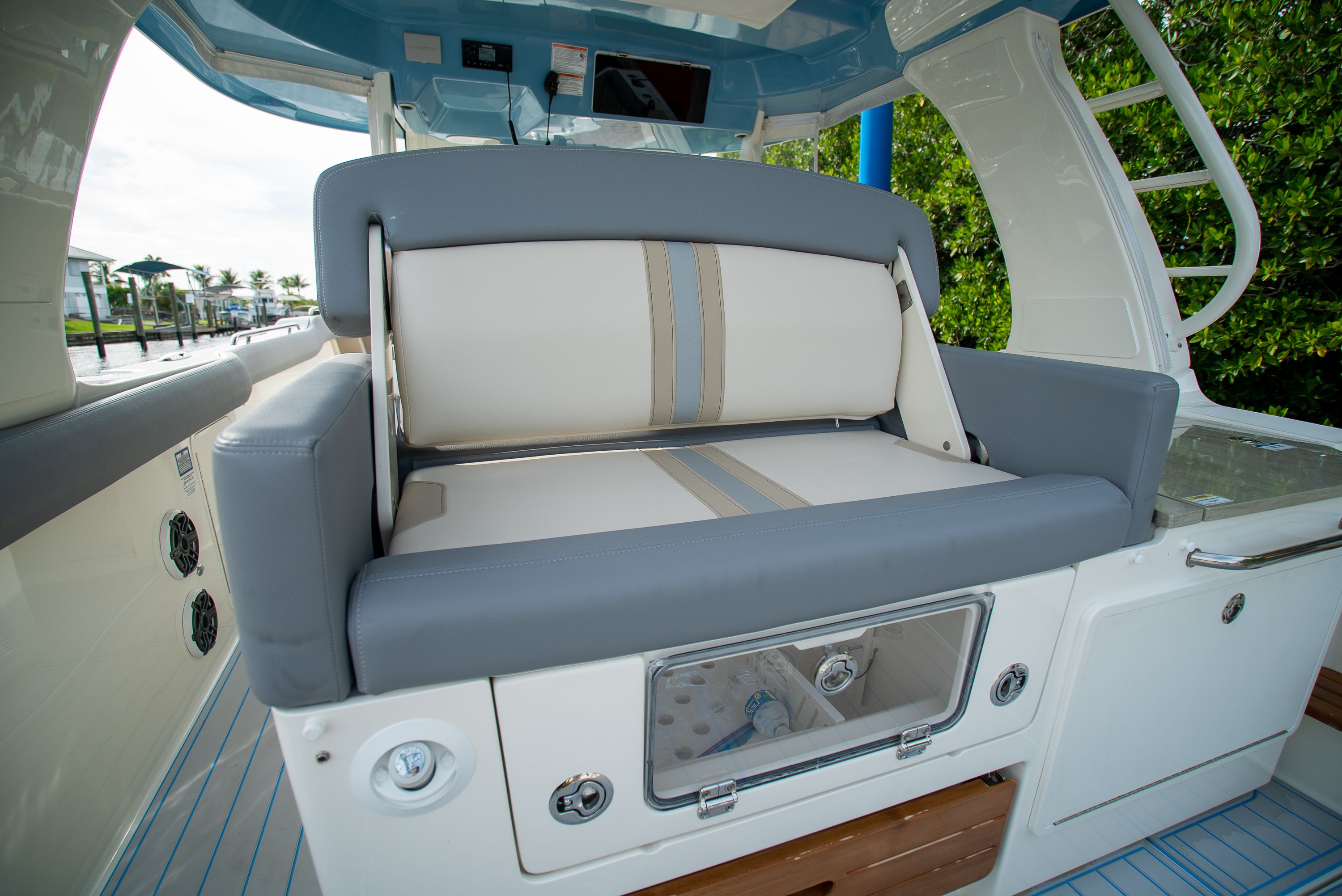 2025 Boston Whaler 350 REALM Image Thumbnail #8