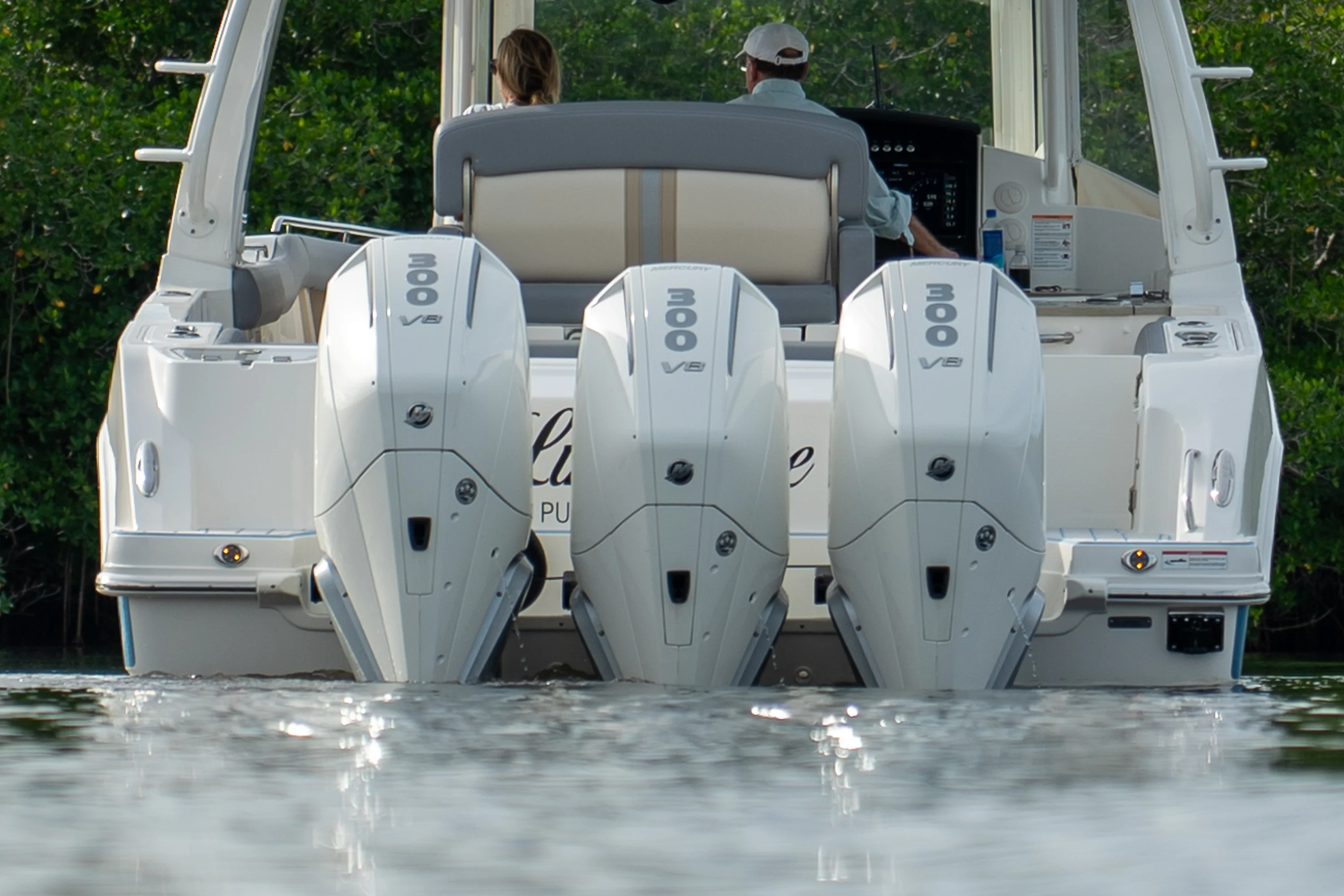 2025 Boston Whaler 350 REALM Image Thumbnail #4
